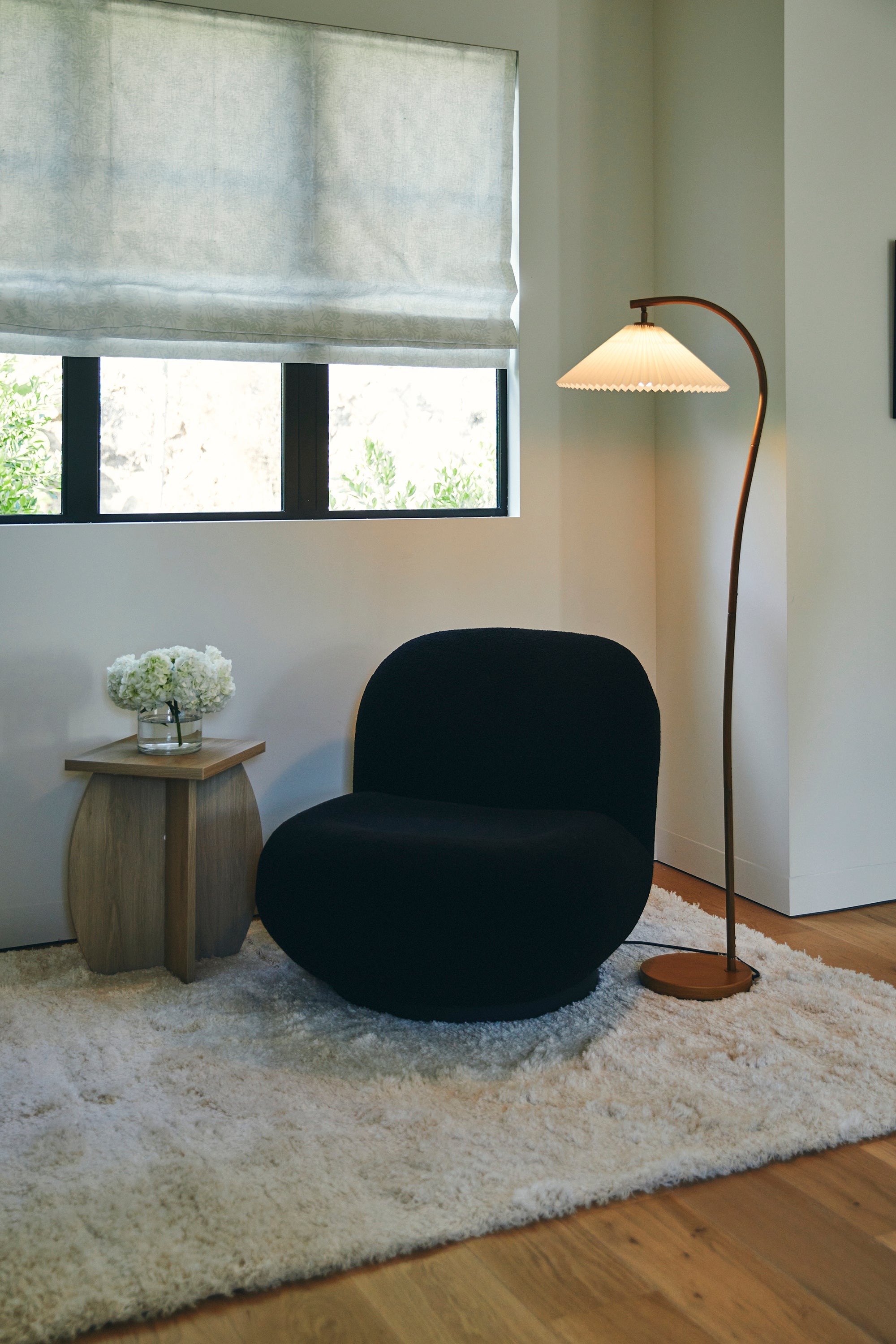 Novogratz Nola Shag NS-01 White Area Rug by Momeni