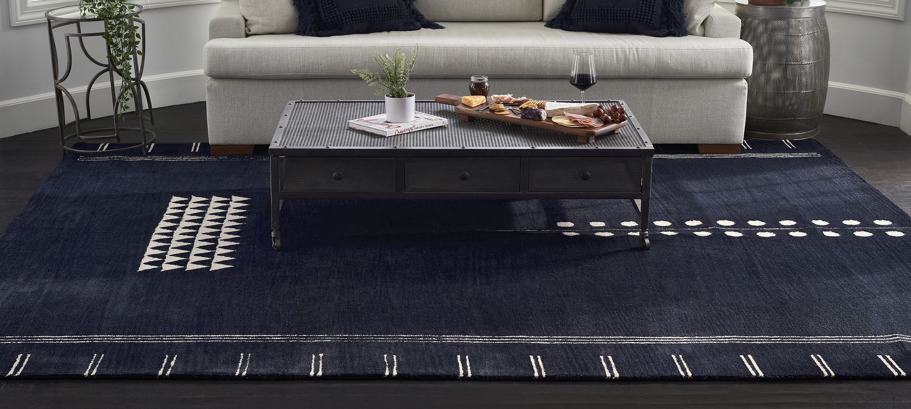 Modern geometric Momeni Simba Collection rug, hand-tufted from 100% New Zealand wool with elegant tone-on-tone pattern, contemporary designer area rug