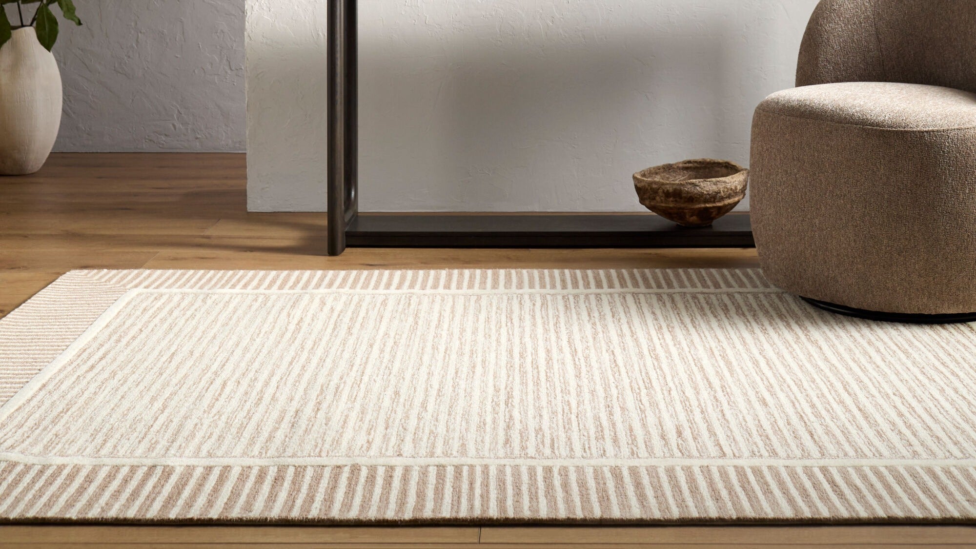 Benchcraft BEC-2308 Taupe Area Rug