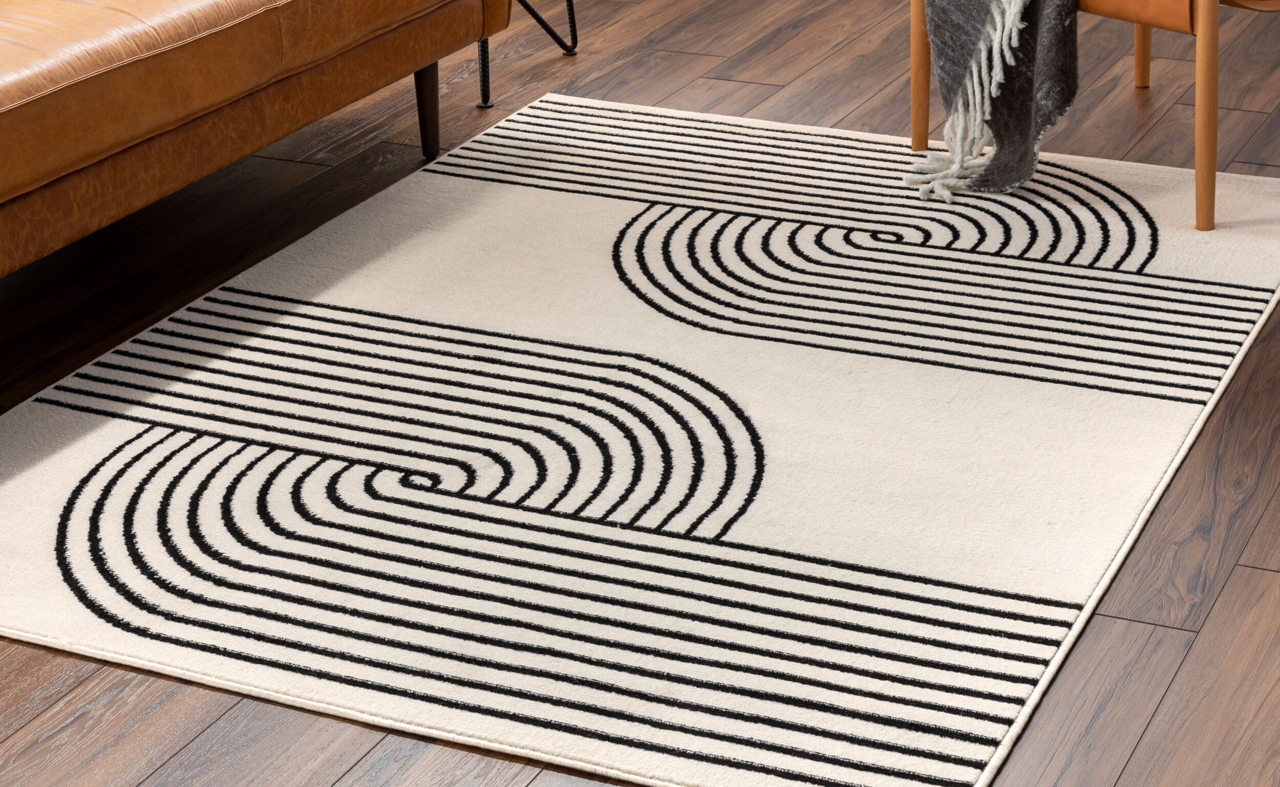 Livabliss Pisa Collection area rug. Machine-woven from polypropylene with medium pile that is perfect for high-traffic areas.