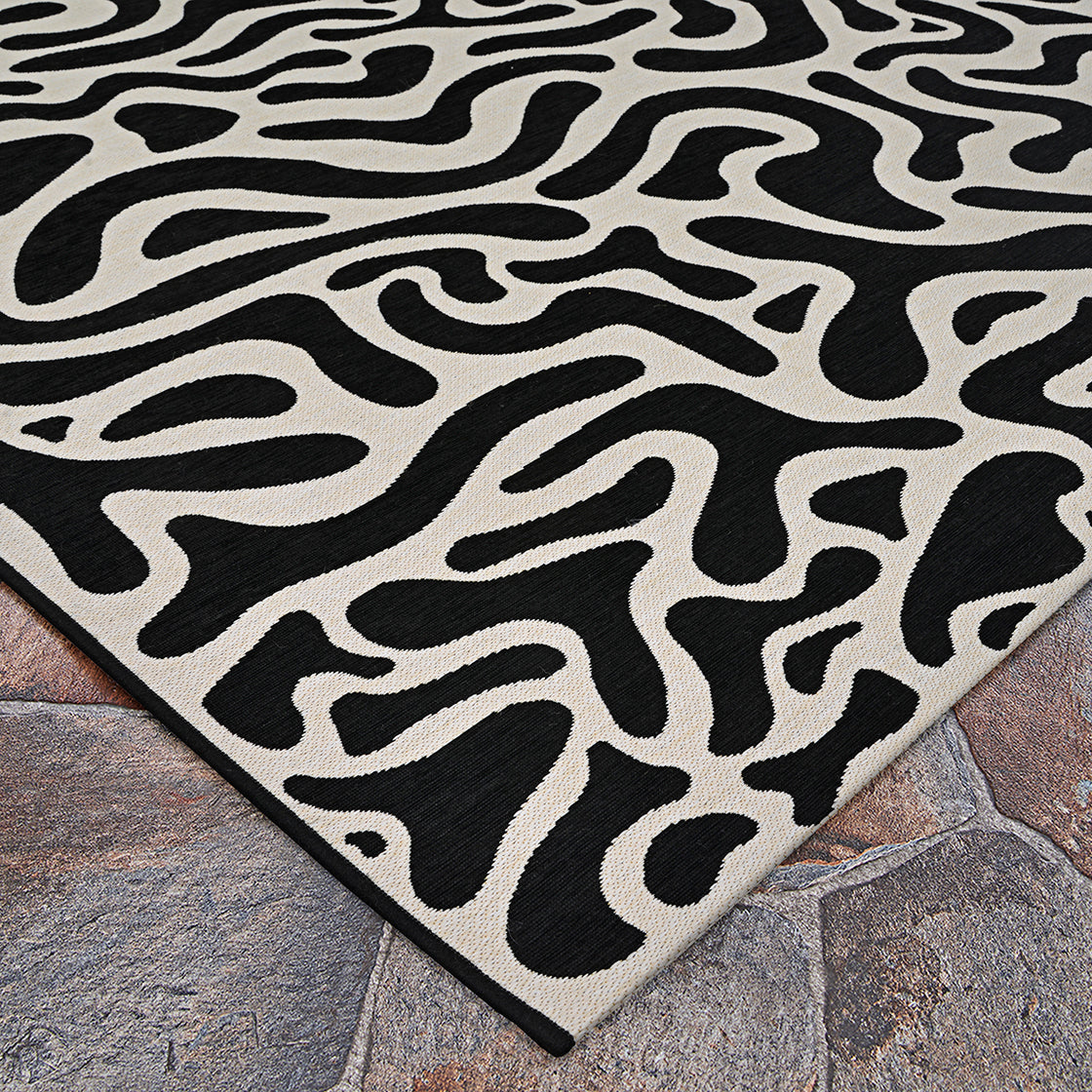 Couristan Castille Graffiti Black-White Area Rug
