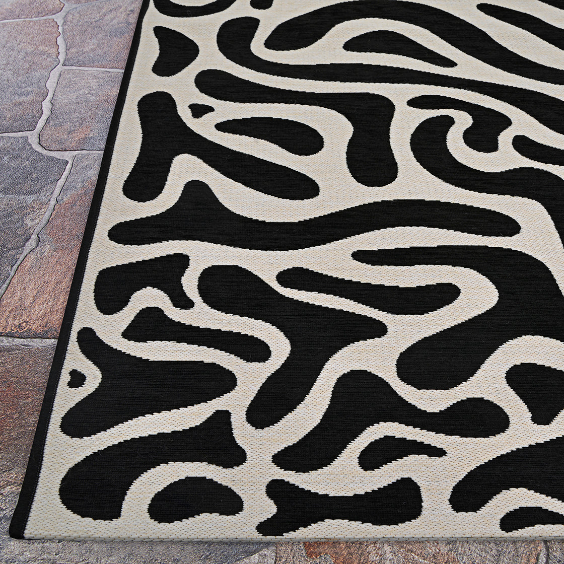 Couristan Castille Graffiti Black-White Area Rug