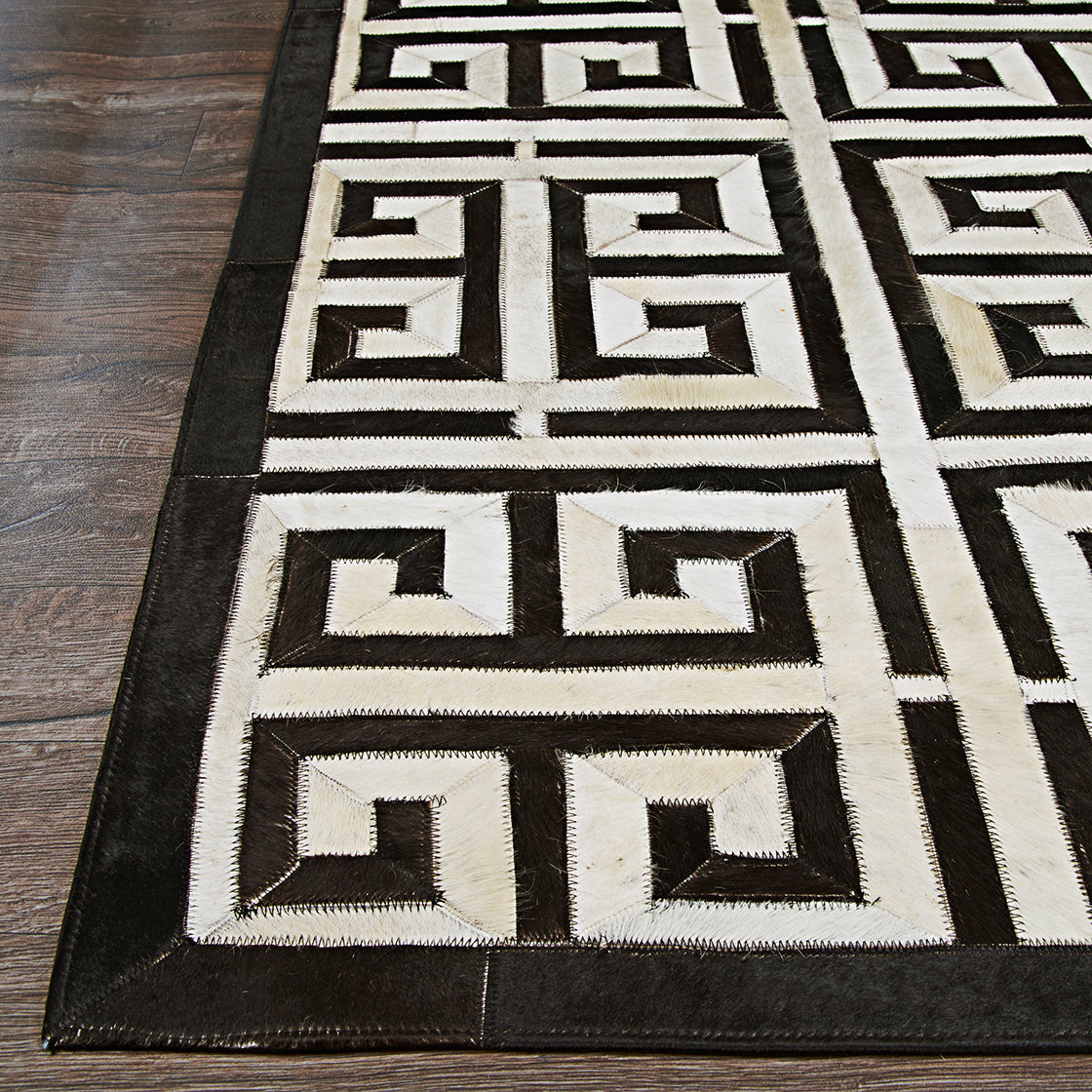 Couristan Chalet Meander Black/Ivory Area Rug