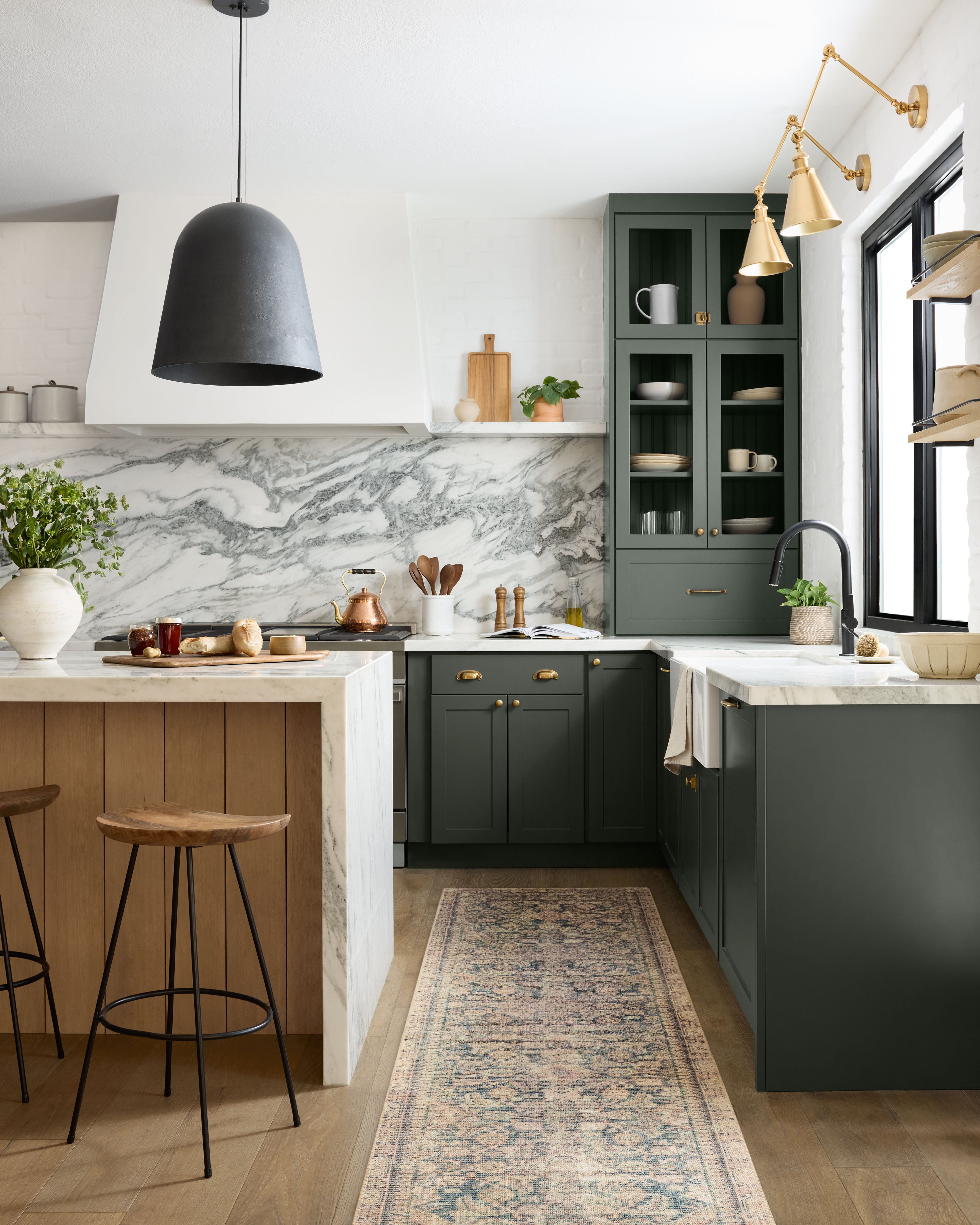 Angela Rose x Loloi Aubrey AUB-01 Navy / Multi Area Rug