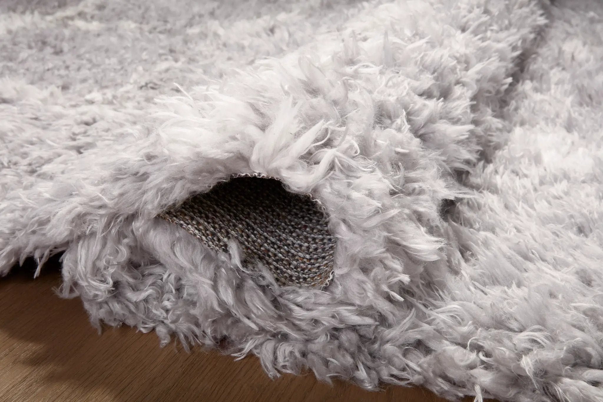 Amira AMI-04 Silver / Ivory Area Rug by Angela Rose x Loloi