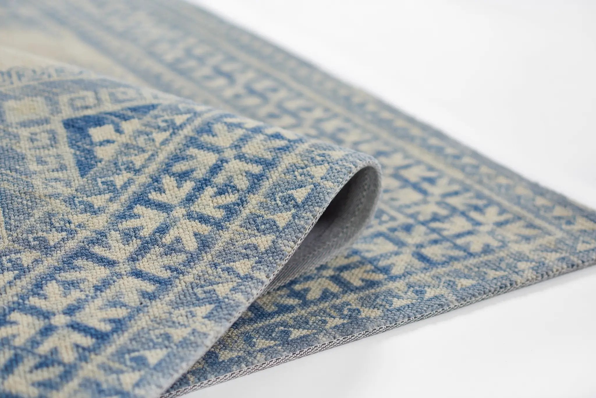 Anatolia ANA-10 Ivory Area Rug by Momeni