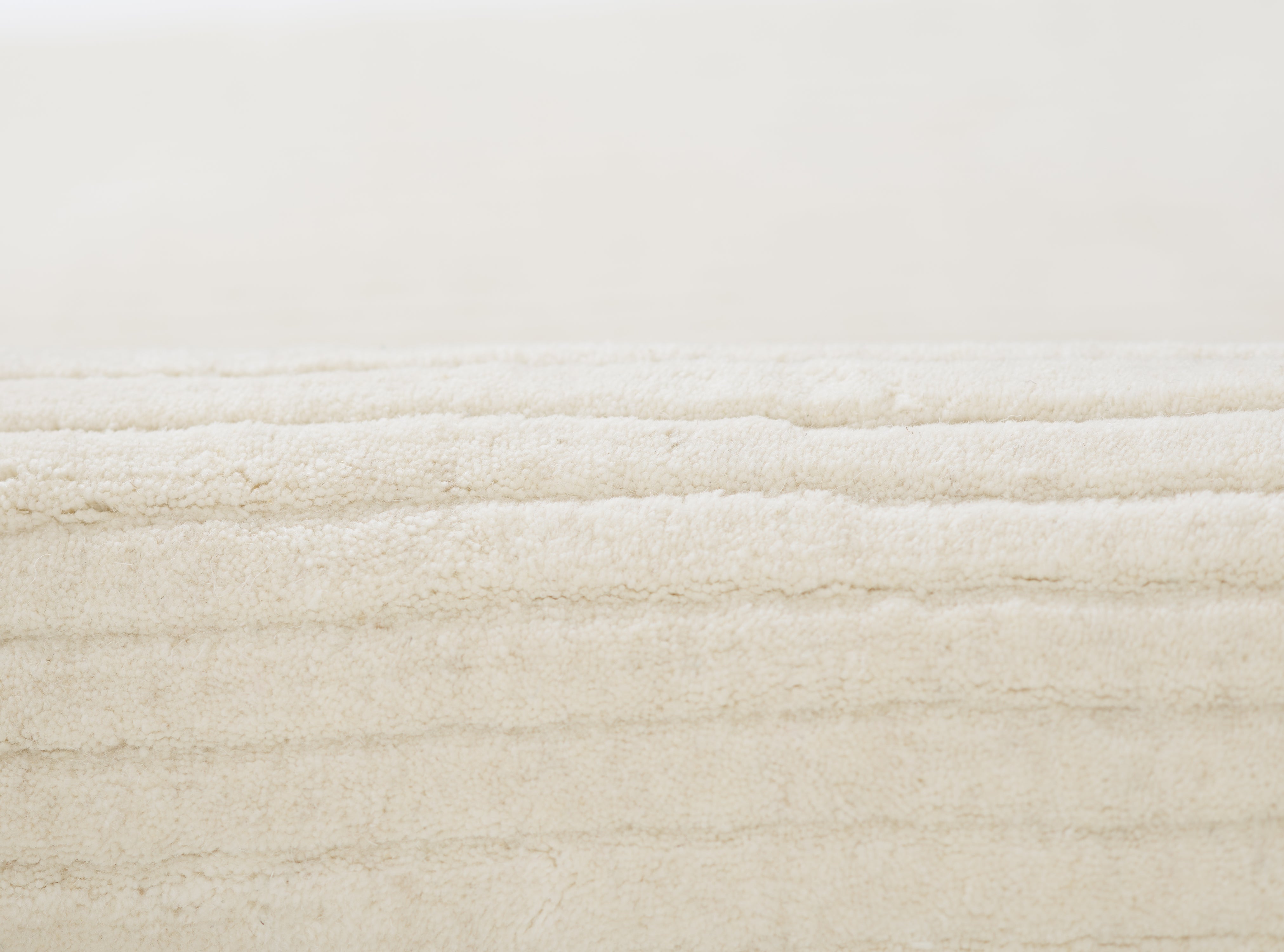 Momeni Asher ASH-1 White Hand loomed Area Rug