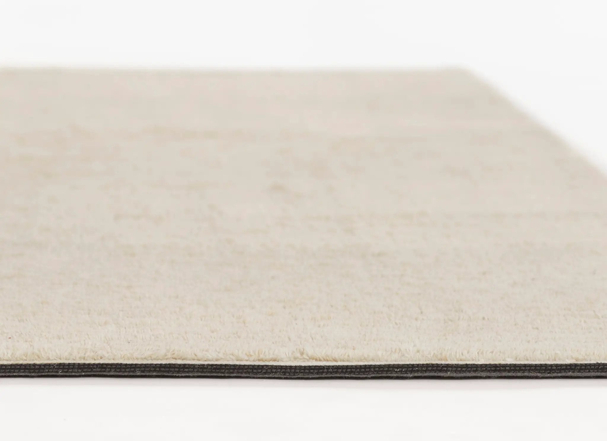 Bebe BEB-1 Ivory Area Rug by Momeni