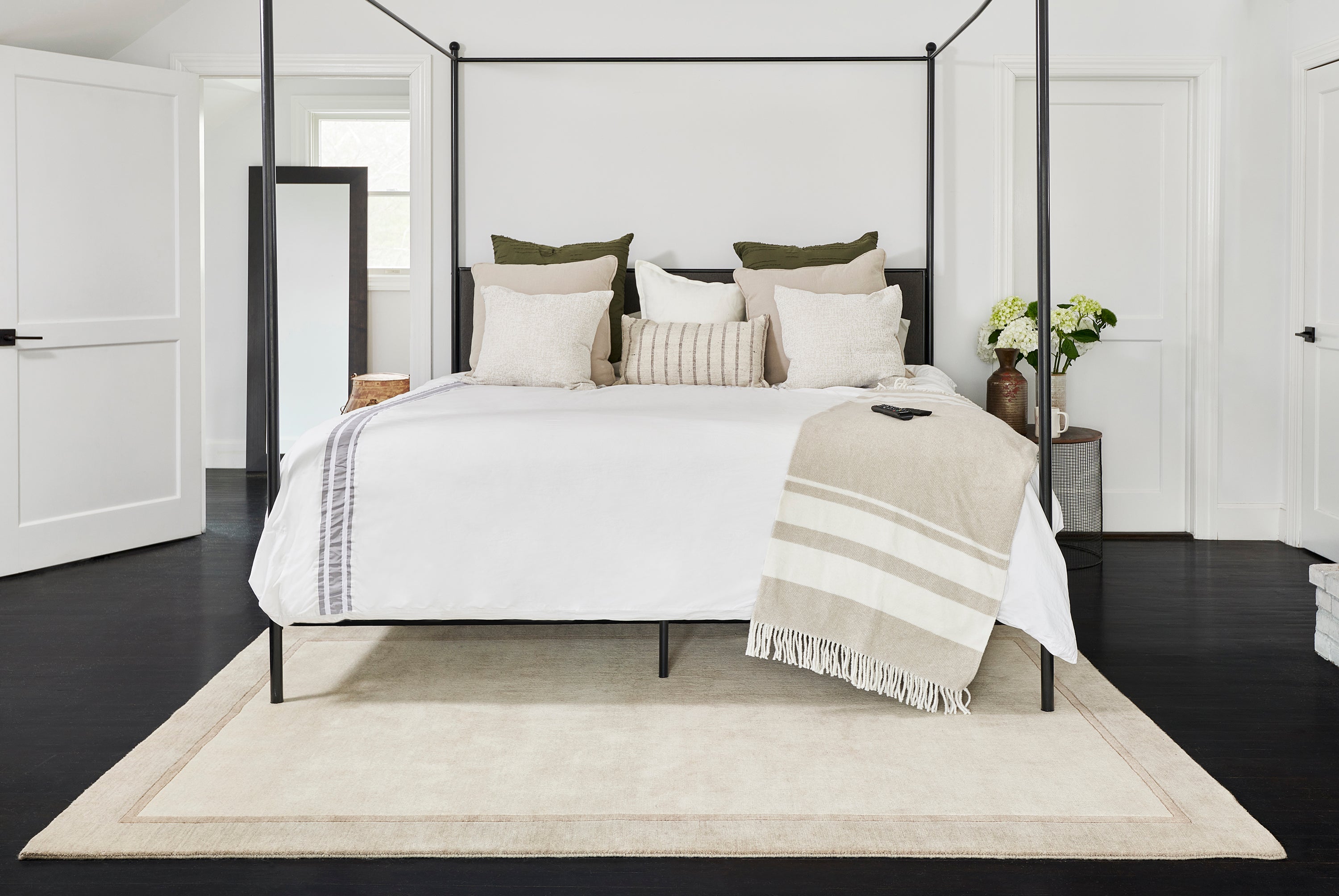 Momeni Beckton BEC-1 Taupe Hand Loomed Area Rug