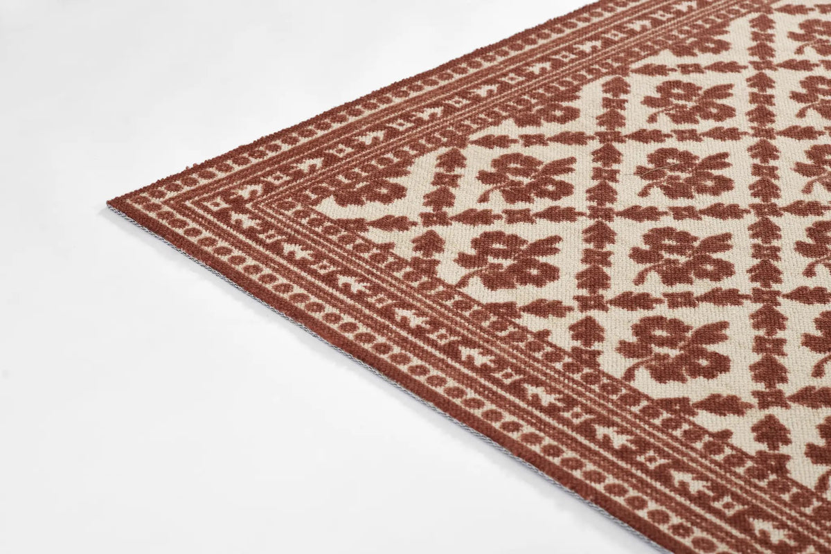 Bibury BIB-1 Red Area Rug by Momeni