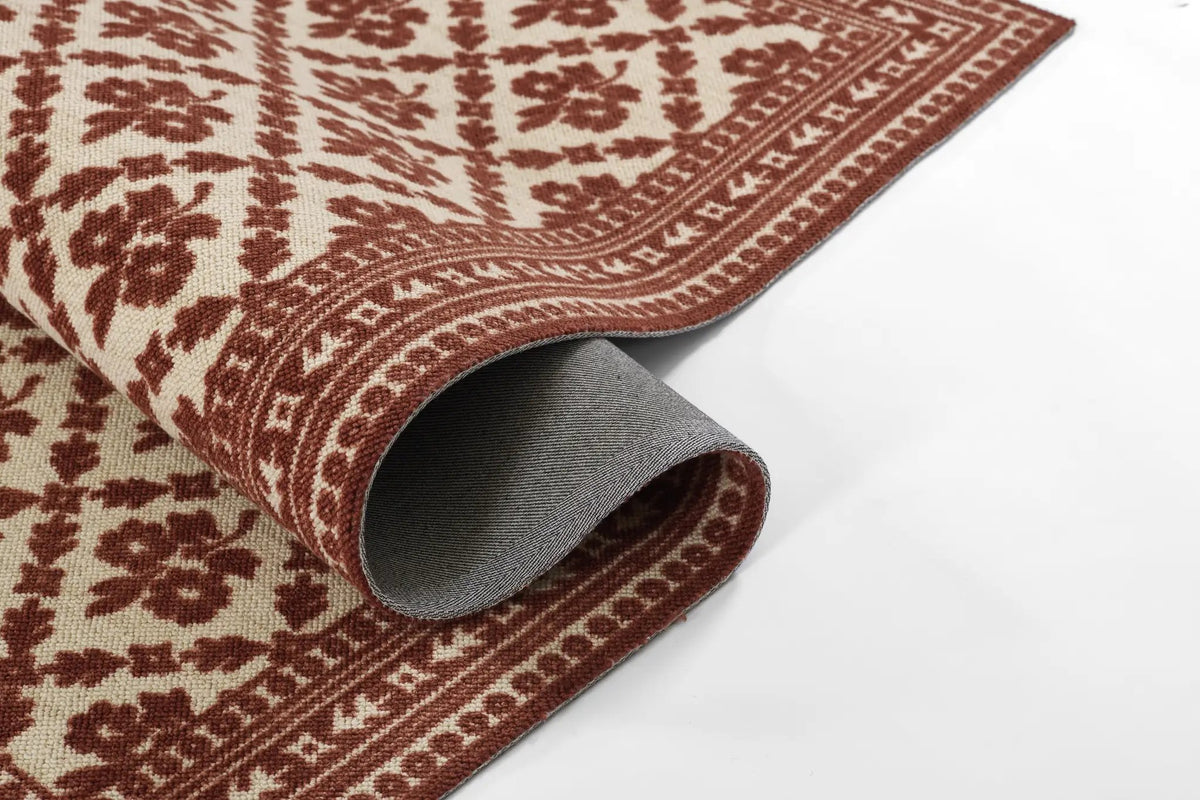 Bibury BIB-1 Red Area Rug by Momeni