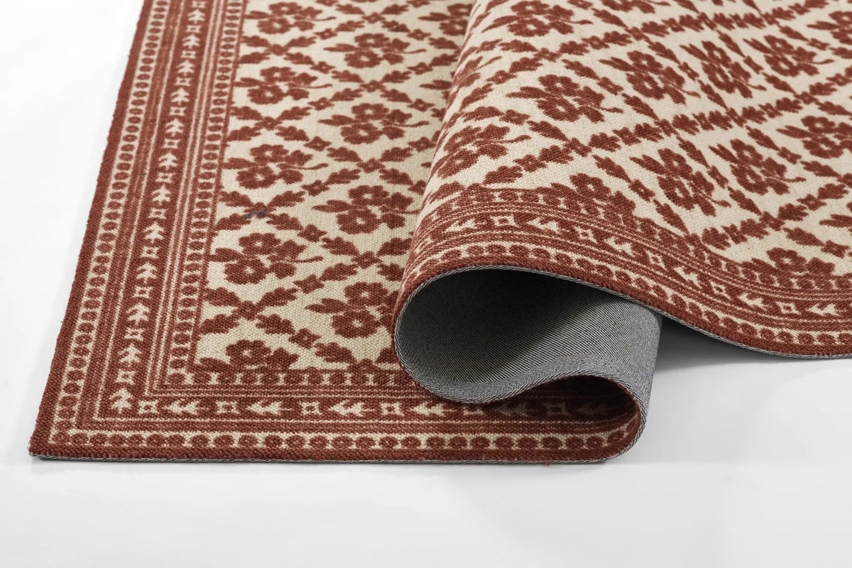 Bibury BIB-1 Red Area Rug by Momeni