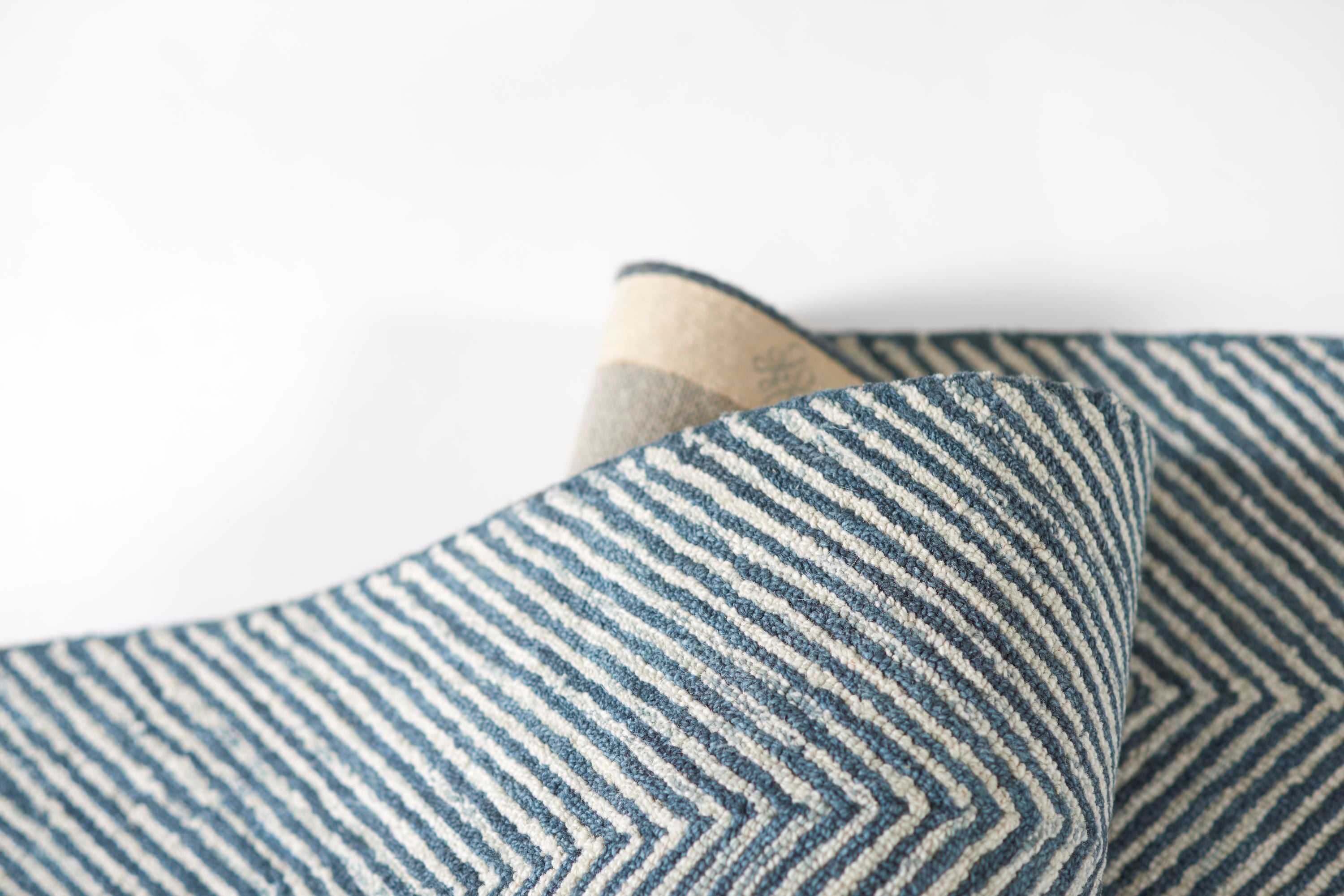 Momeni Charles CHR-1 Denim Hand Tufted Area Rug