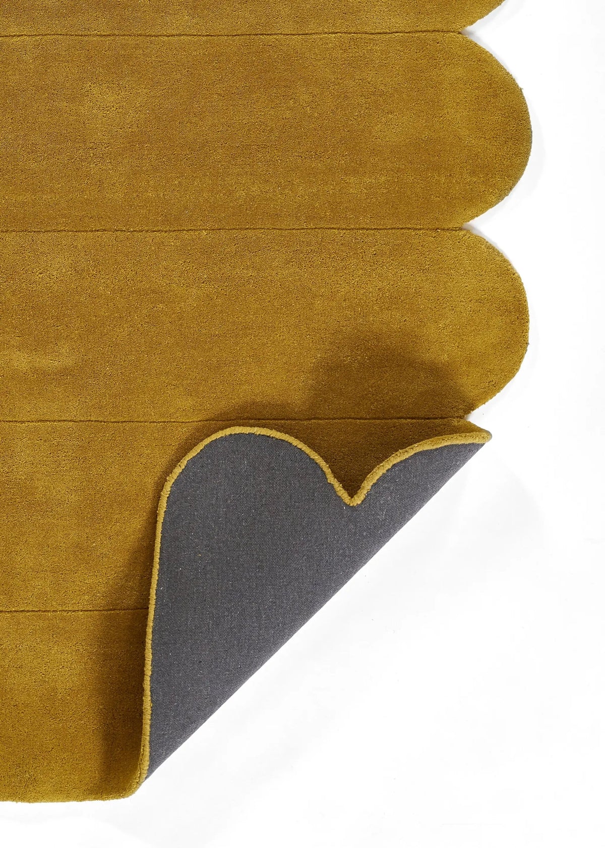 Claude CUD-2 Turmeric Area Rug by Momeni