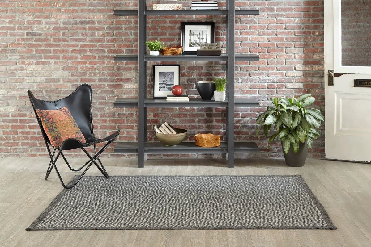 Como COM-4 Charcoal Area Rug by Momeni