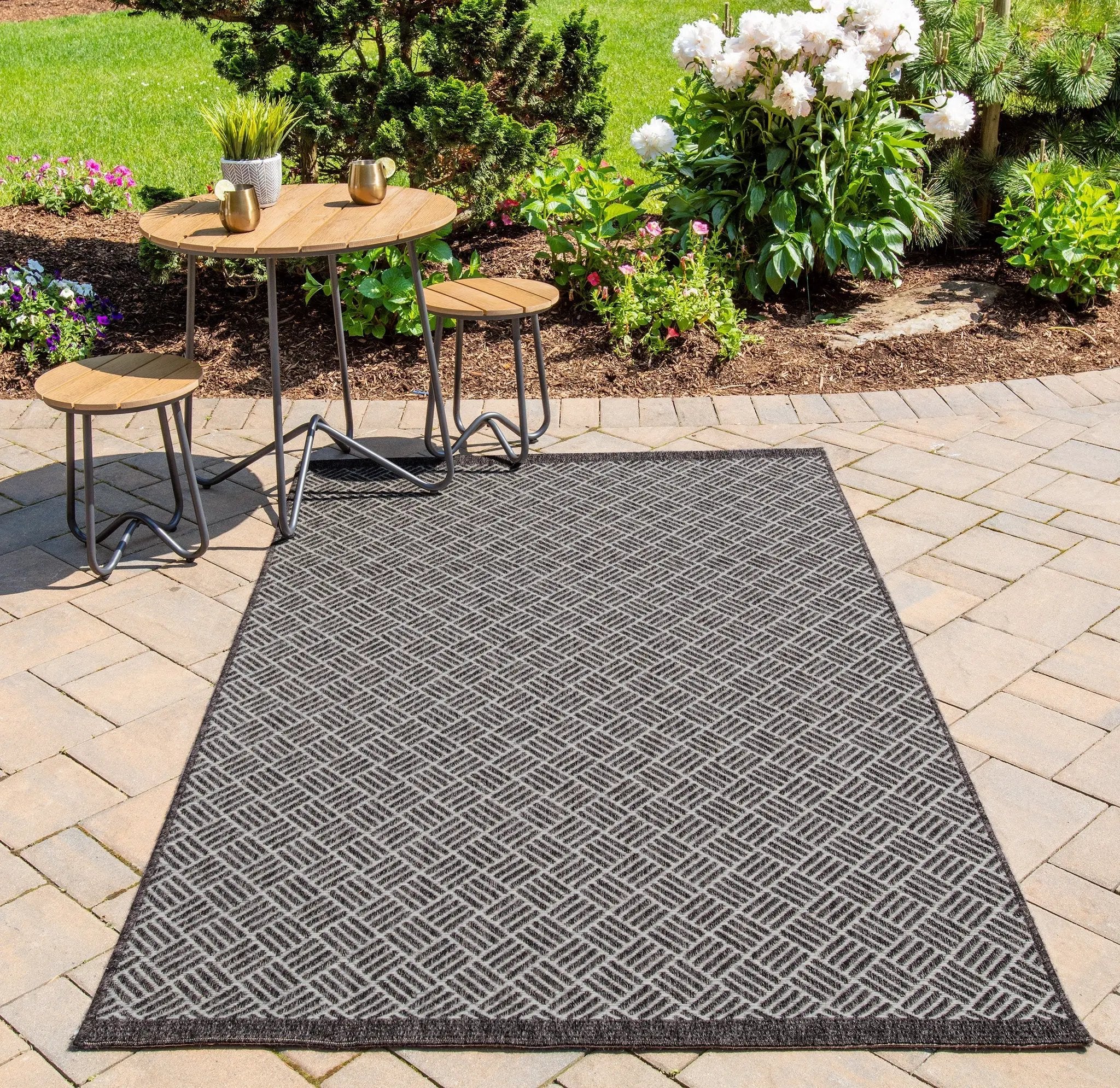 Como COM-4 Charcoal Area Rug by Momeni