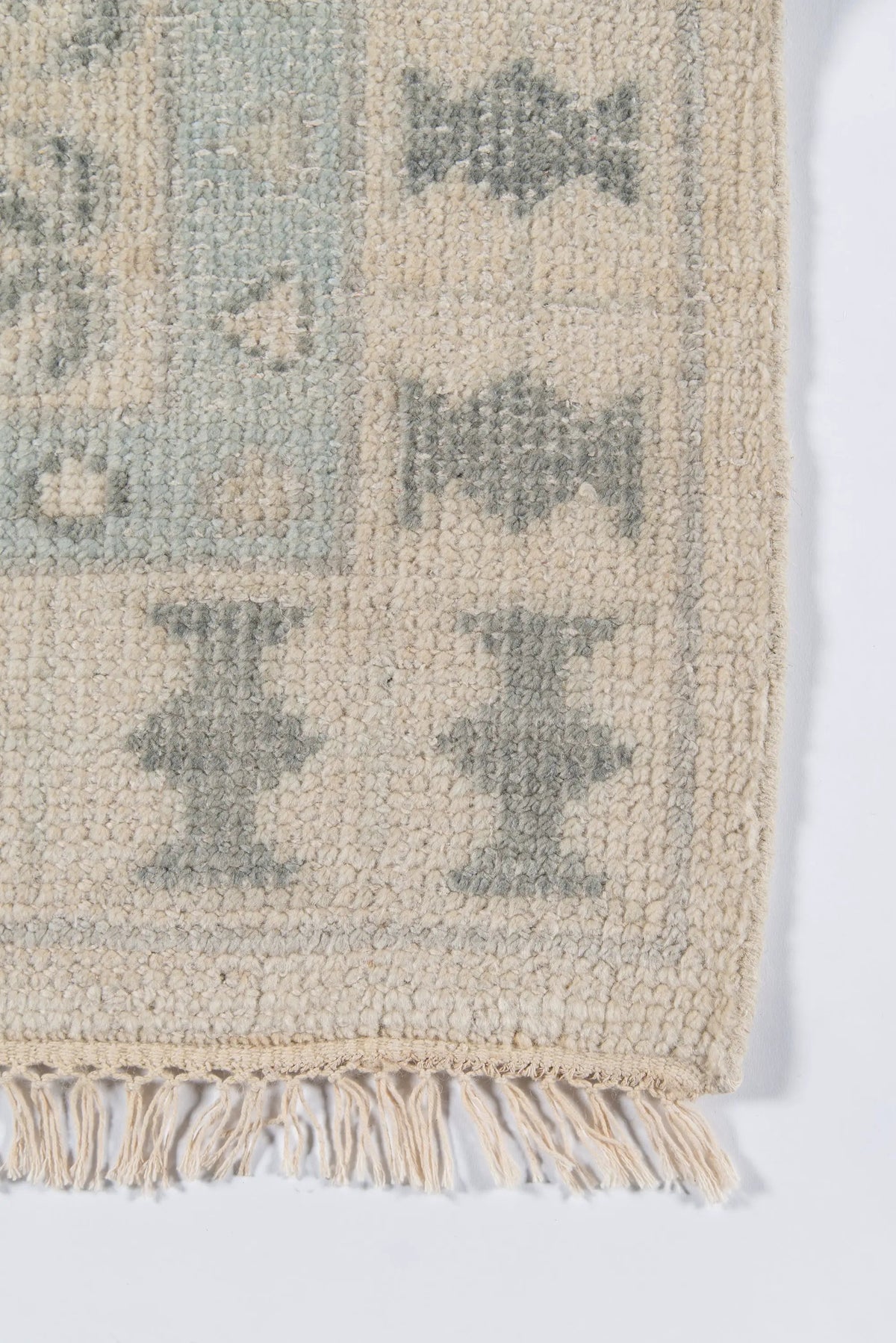 Erin Gates x Momeni Concord CRD-2 Sudbury ivory area rug, hand-knotted wool blend, sun-bleached palette with geometric motif, fringe.
