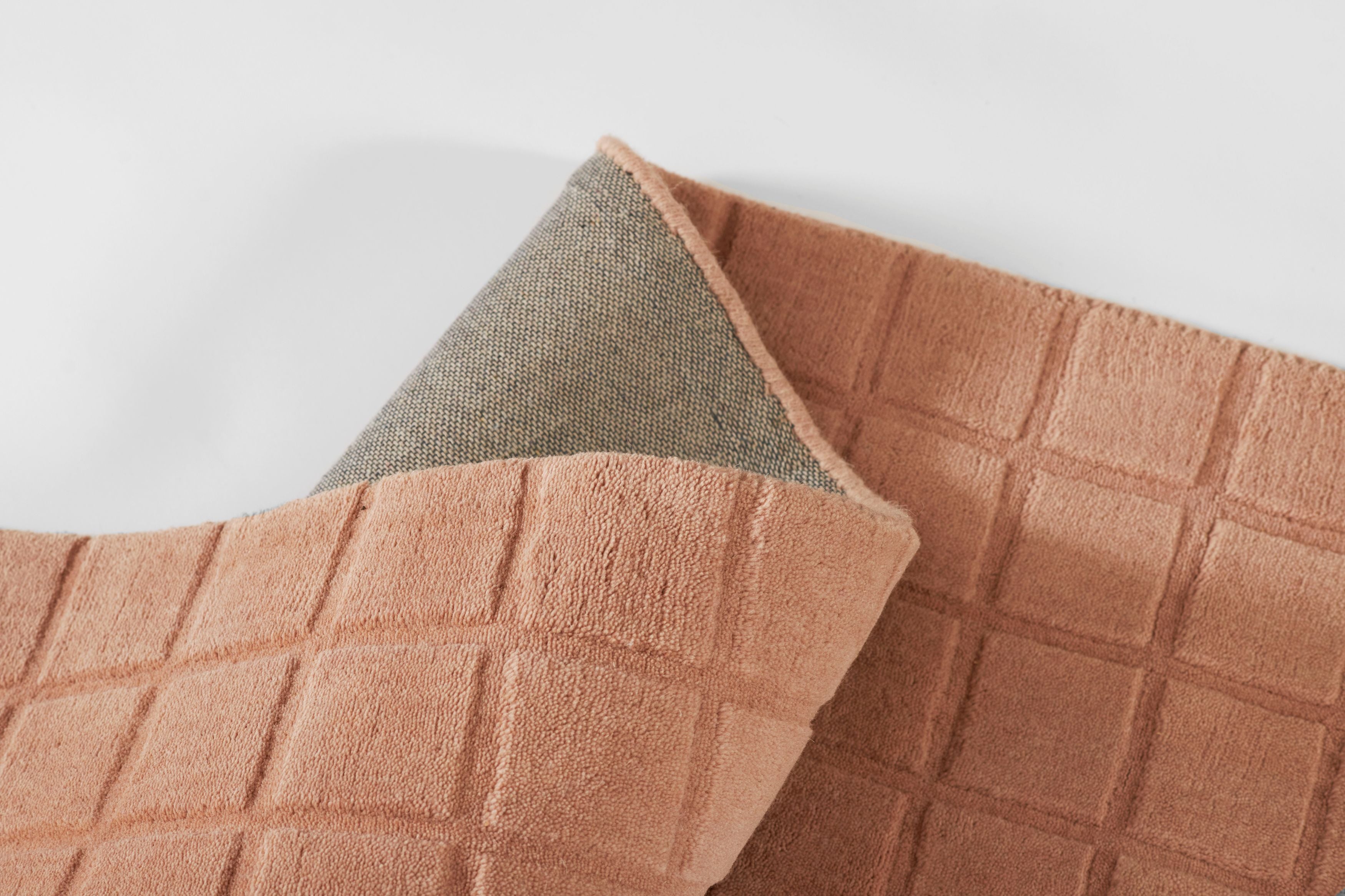 Momeni Contour CON-1 Blush Hand Woven Area Rug