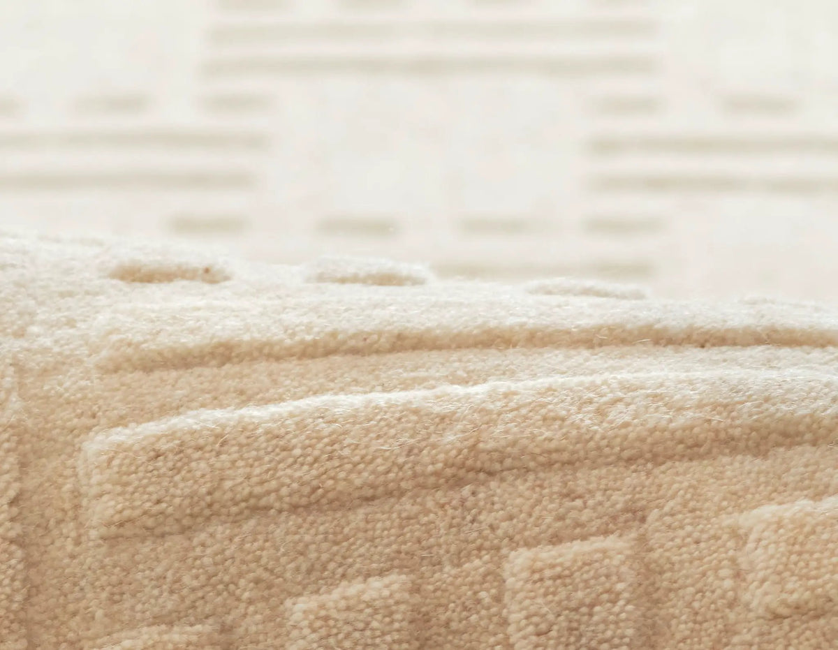 Contour CON-5 Ivory Area Rug by Momeni