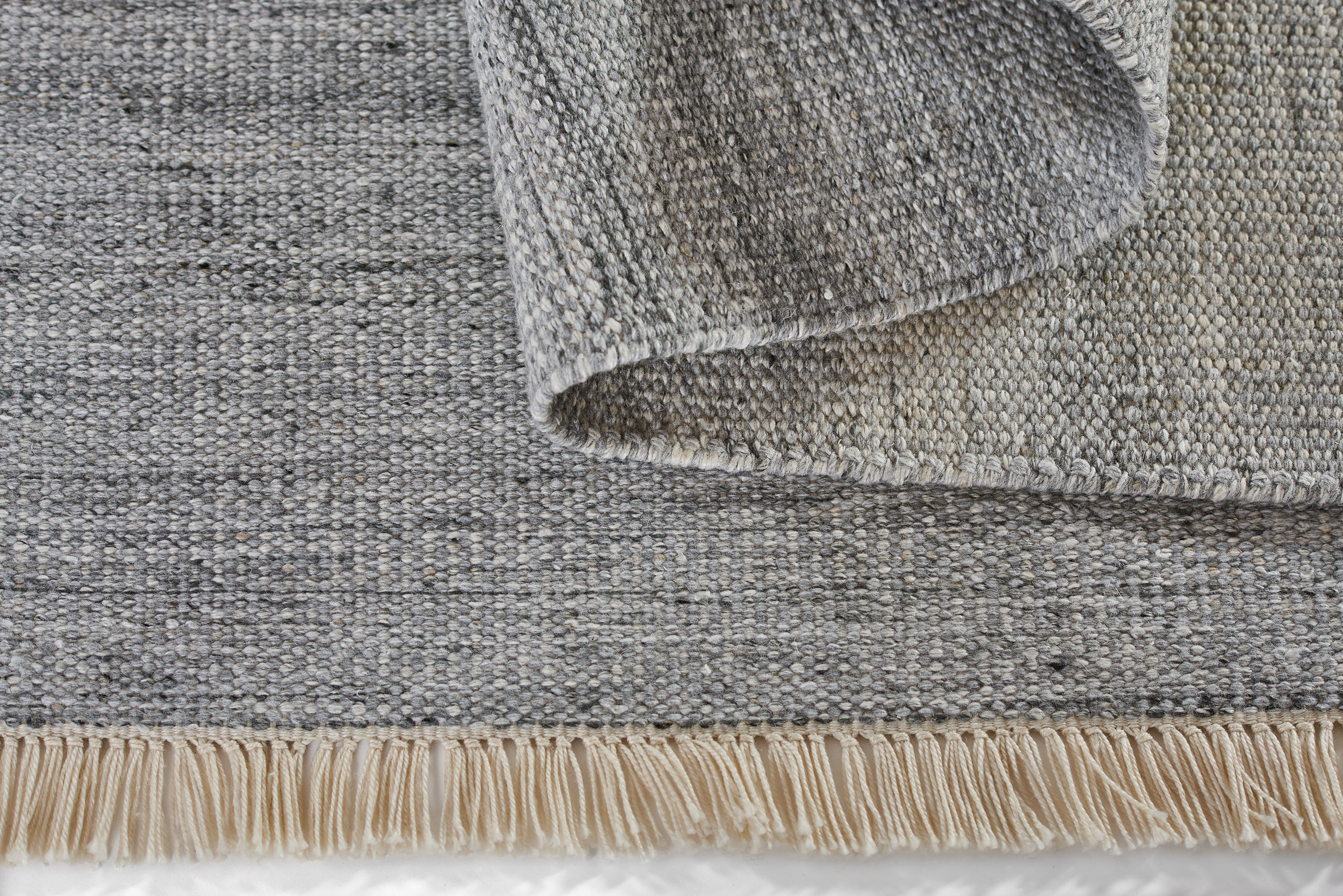 Momeni Cove CV-01 Silver Hand Woven Area Rug