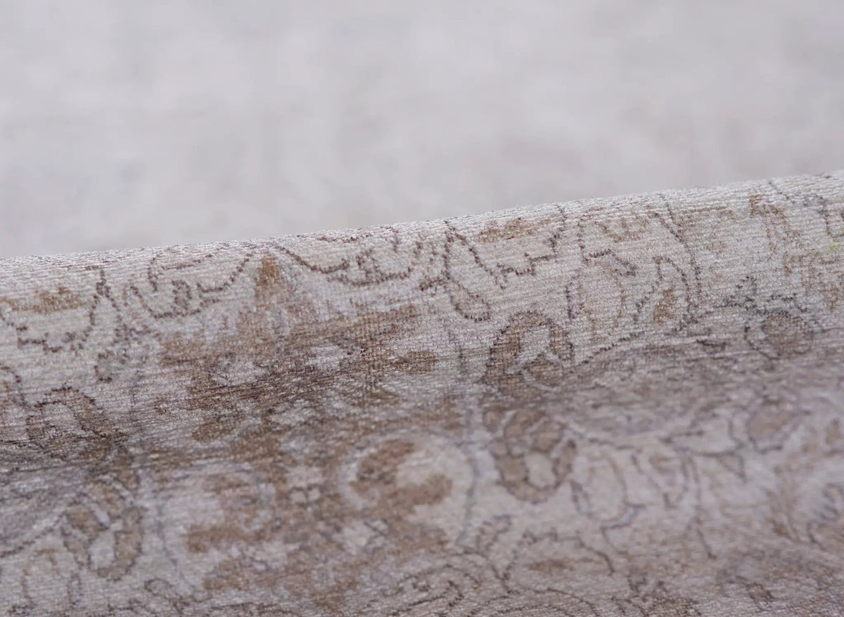 Erin Gates by Momeni Dorset DOR-4 gray area rug featuring a vintage-inspired medallion pattern and subtle textured details.