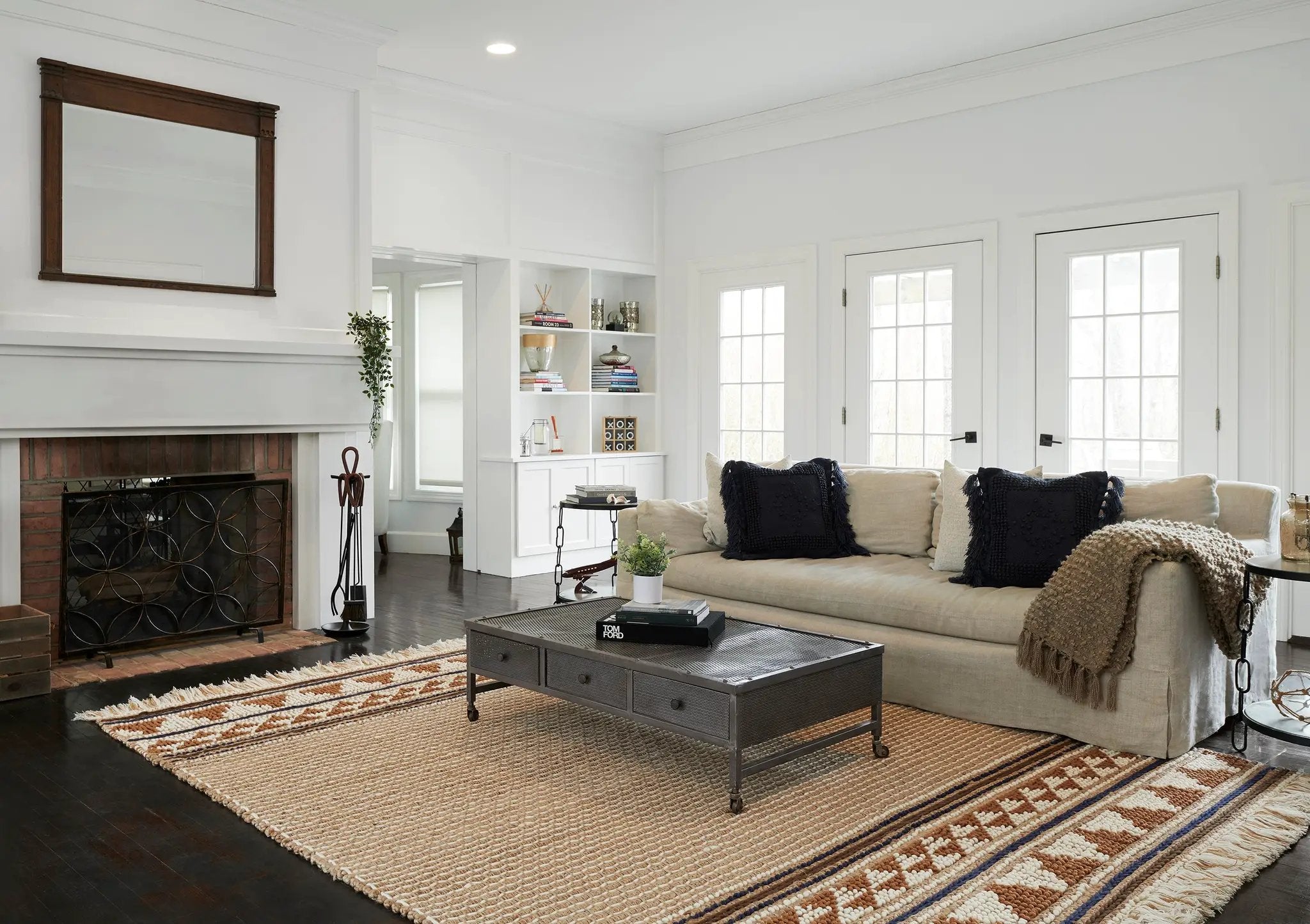 Esme ESM-2 Ivory Area Rug by Momeni