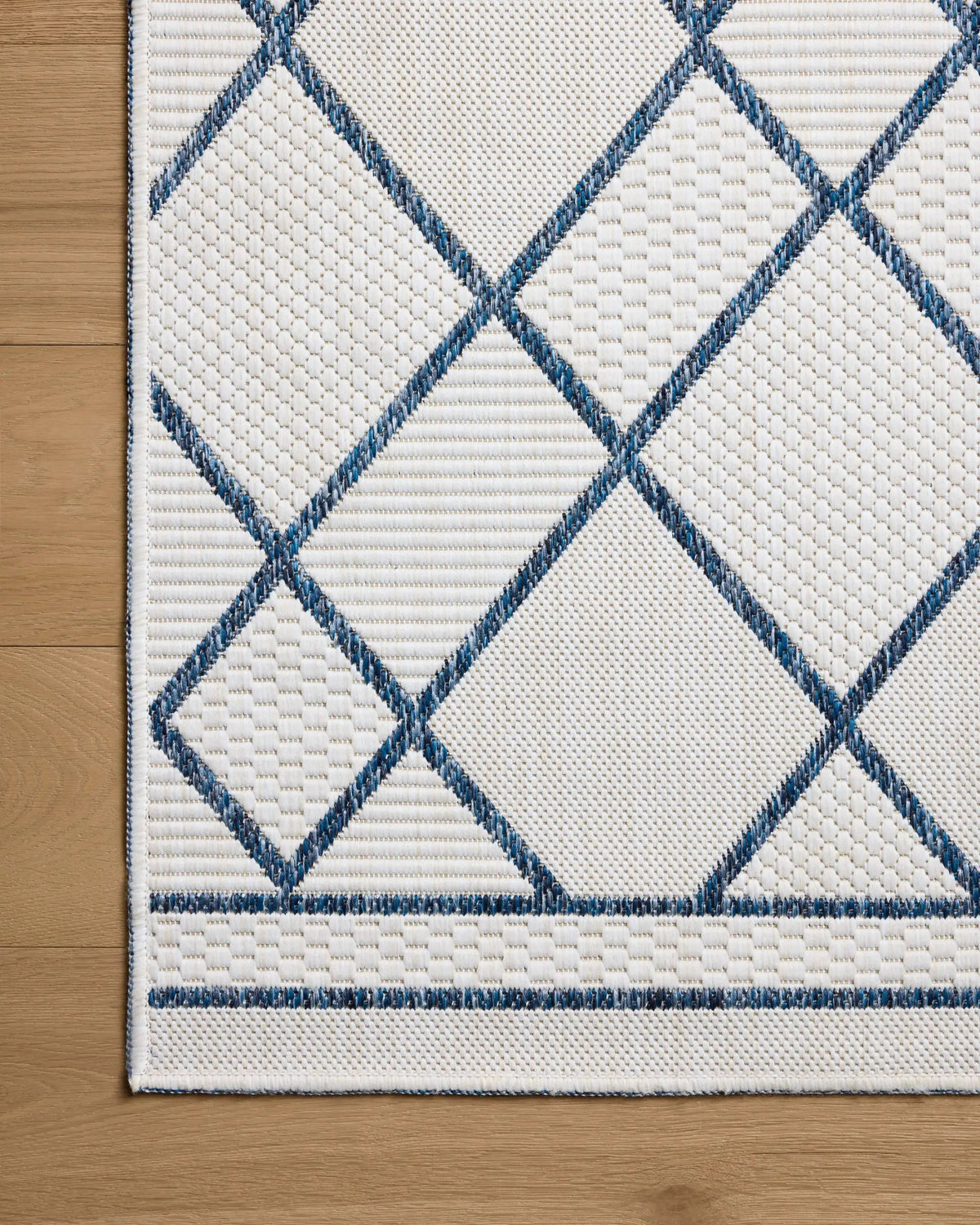 Easton ESN-08 Ivory / Denim Area Rug by Loloi