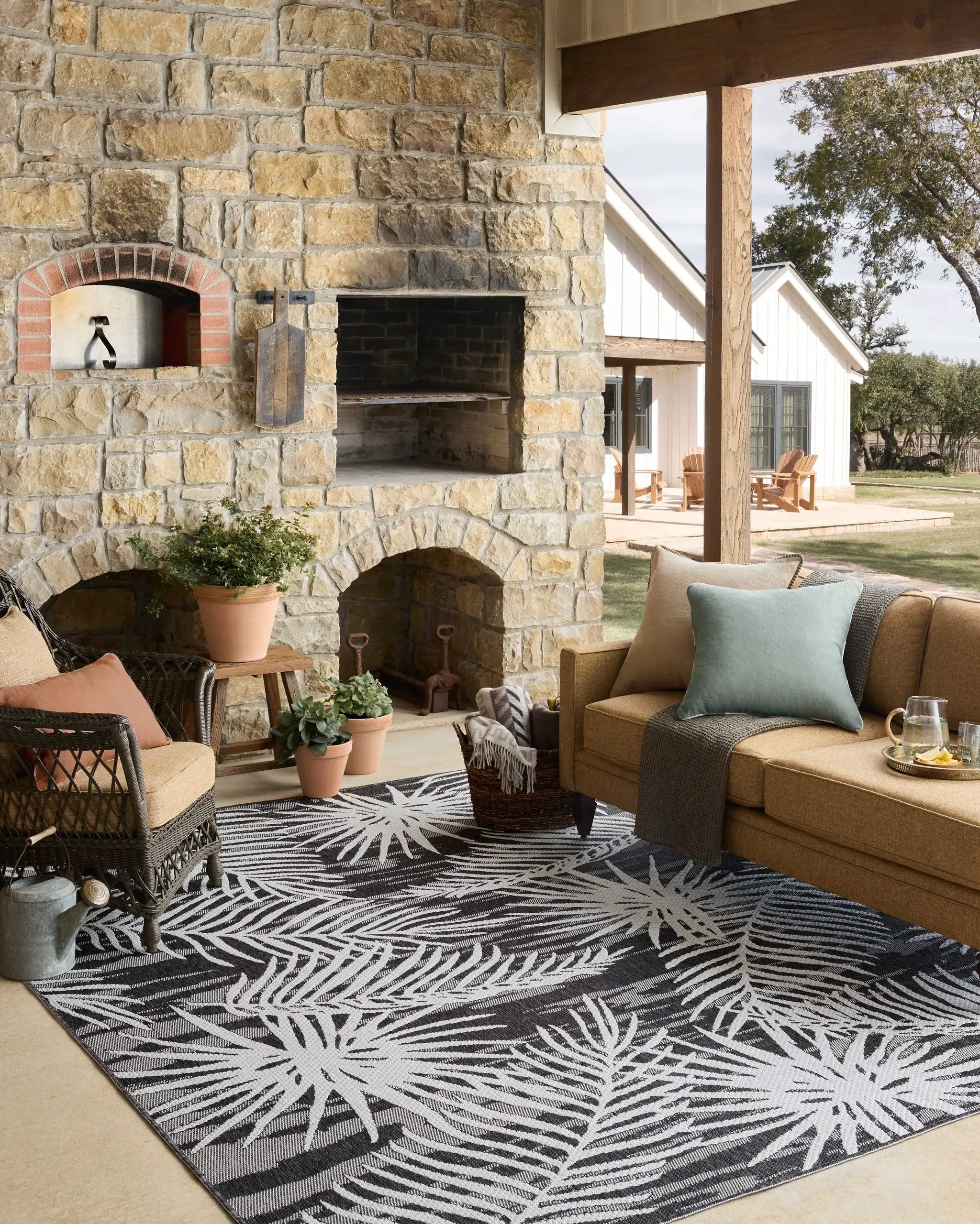 Easton ESN-09 Ivory / Onyx Area Rug by Loloi