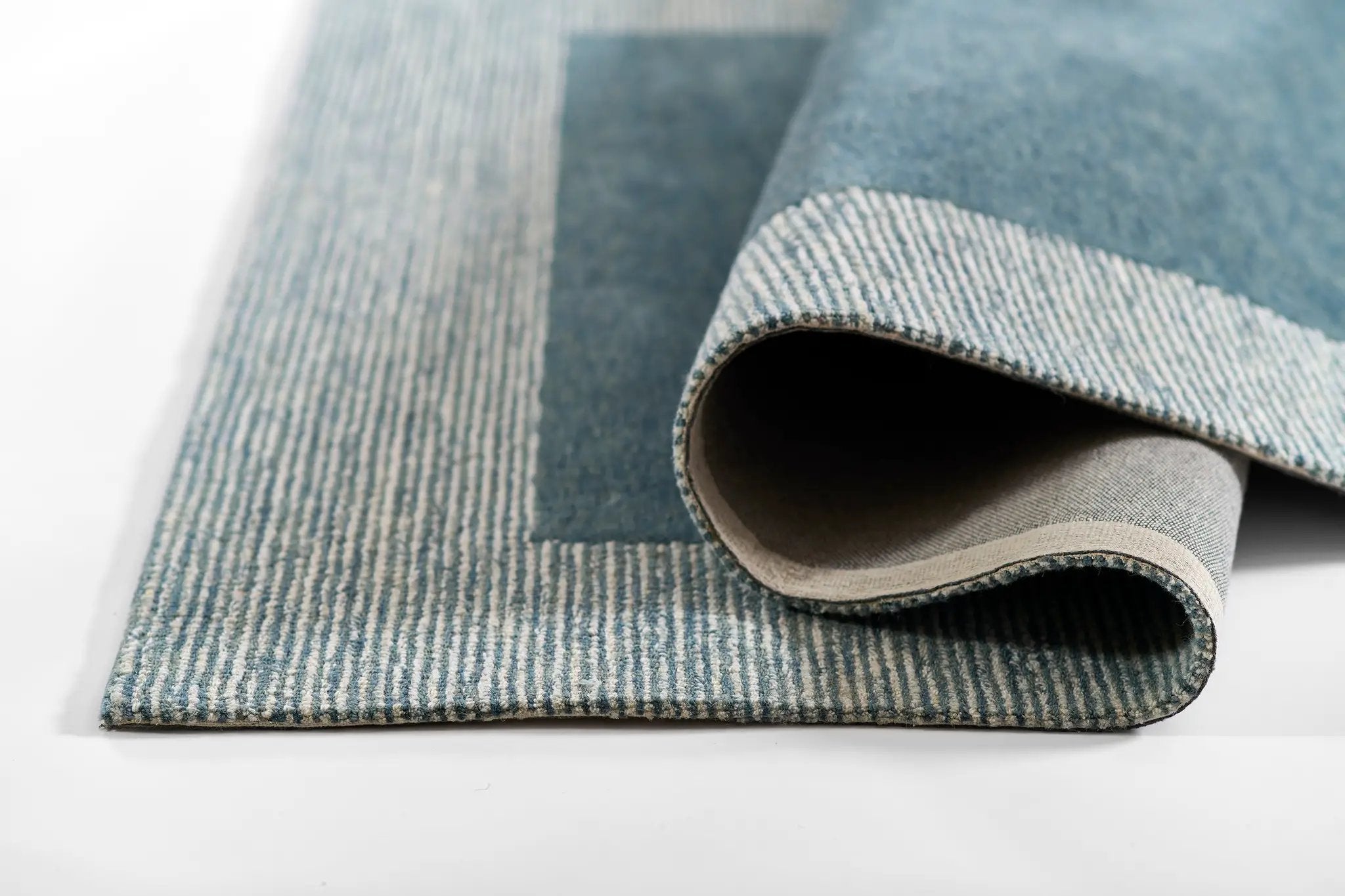 Everett EVT-6 Blue Area Rug by Momeni