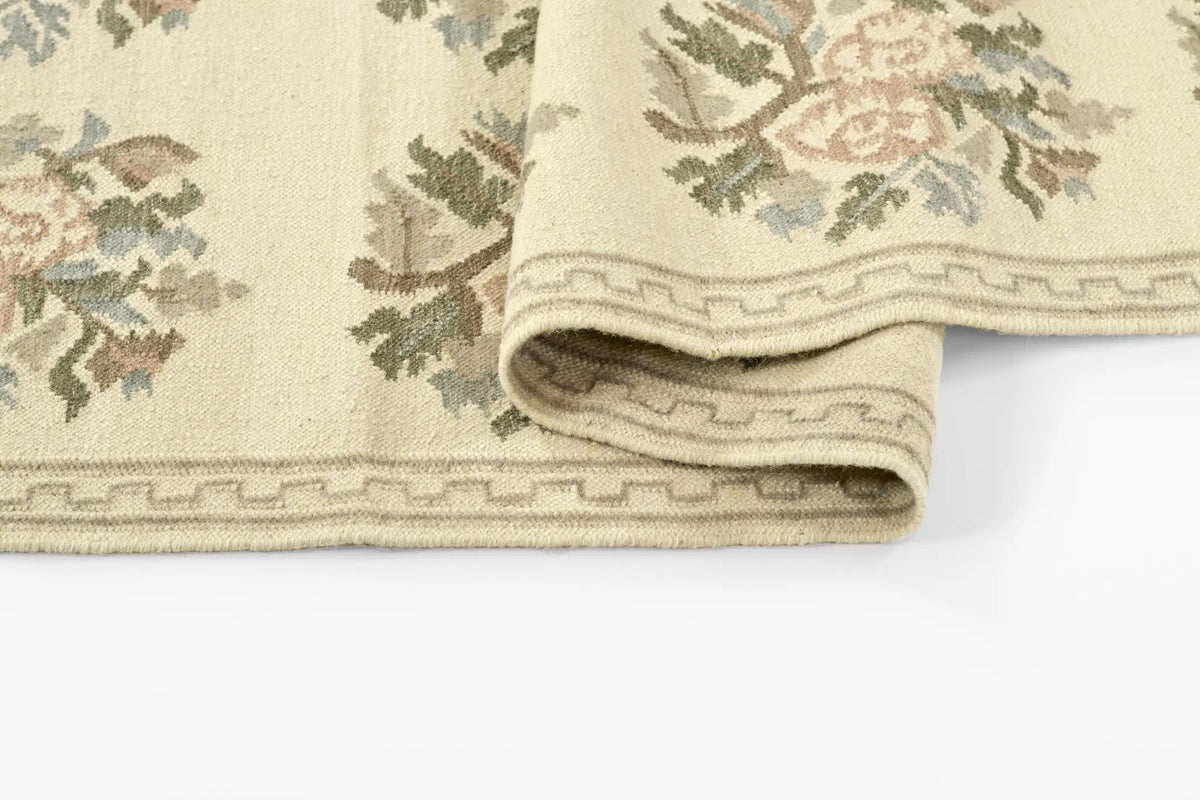 Florence FLO-1 Ivory Area Rug by Momeni
