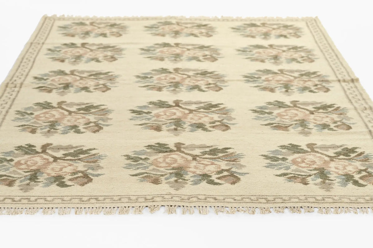 Florence FLO-1 Ivory Area Rug by Momeni