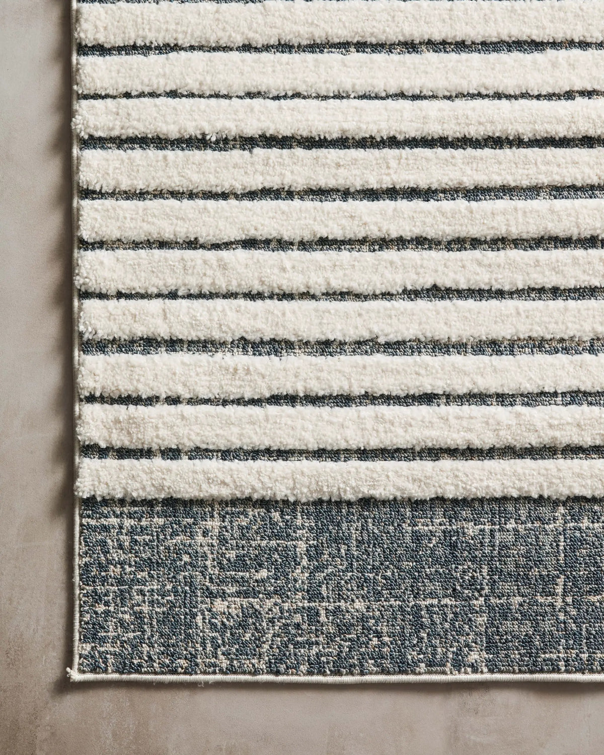 Hagen HAG-01 White / Ocean Area Rug by Loloi