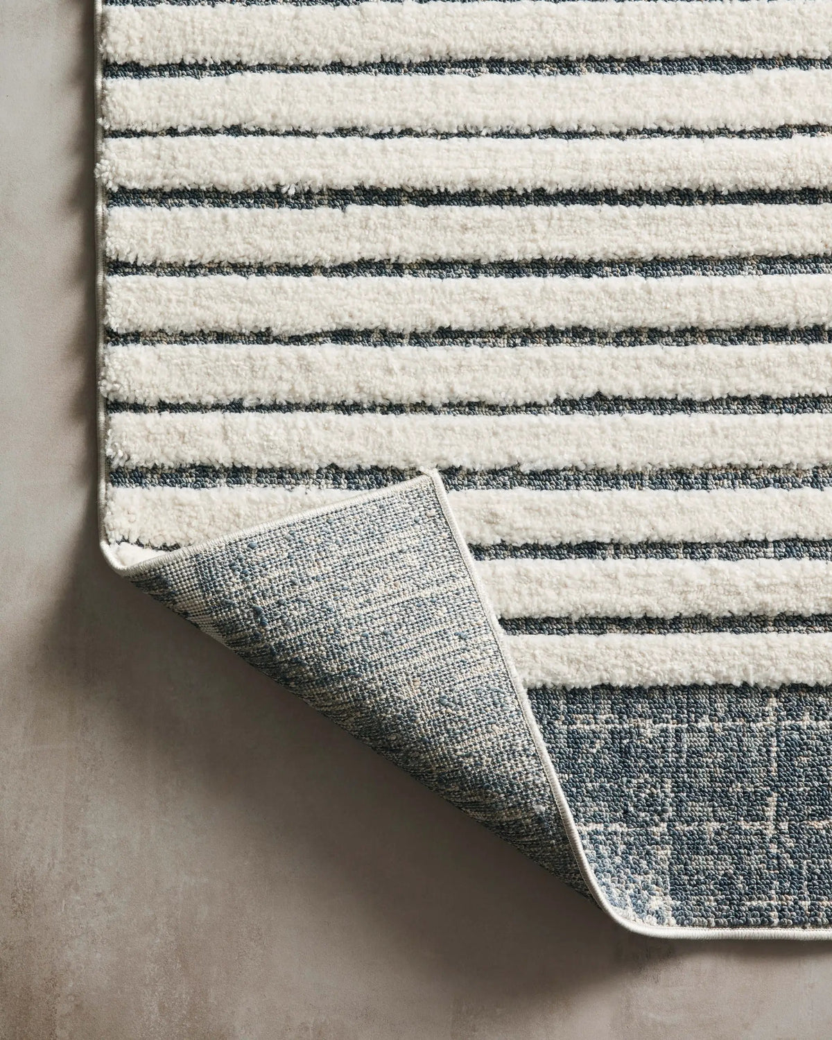 Hagen HAG-01 White / Ocean Area Rug by Loloi