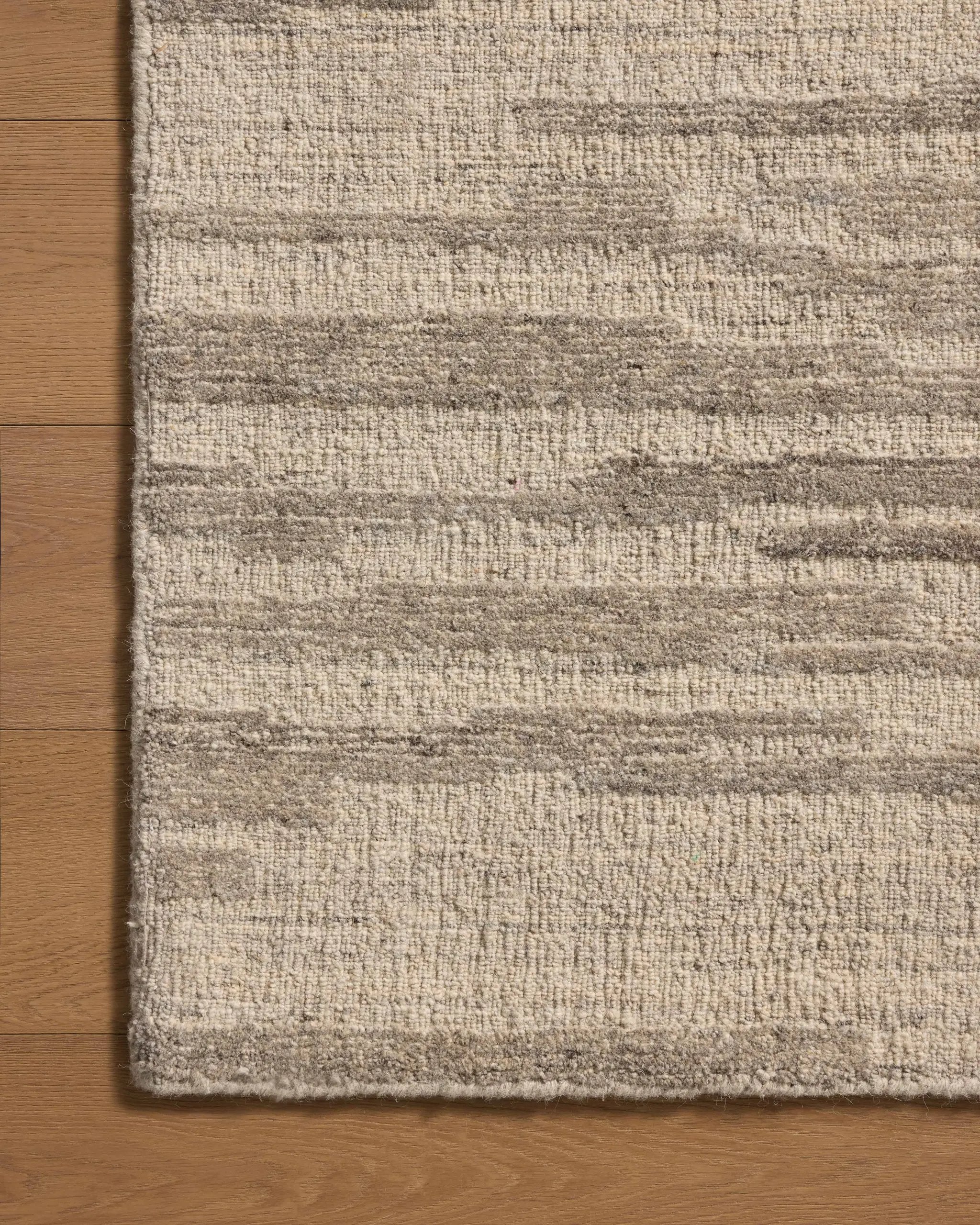 Hartley HRT-02 Silver / Grey Area Rug by Loloi