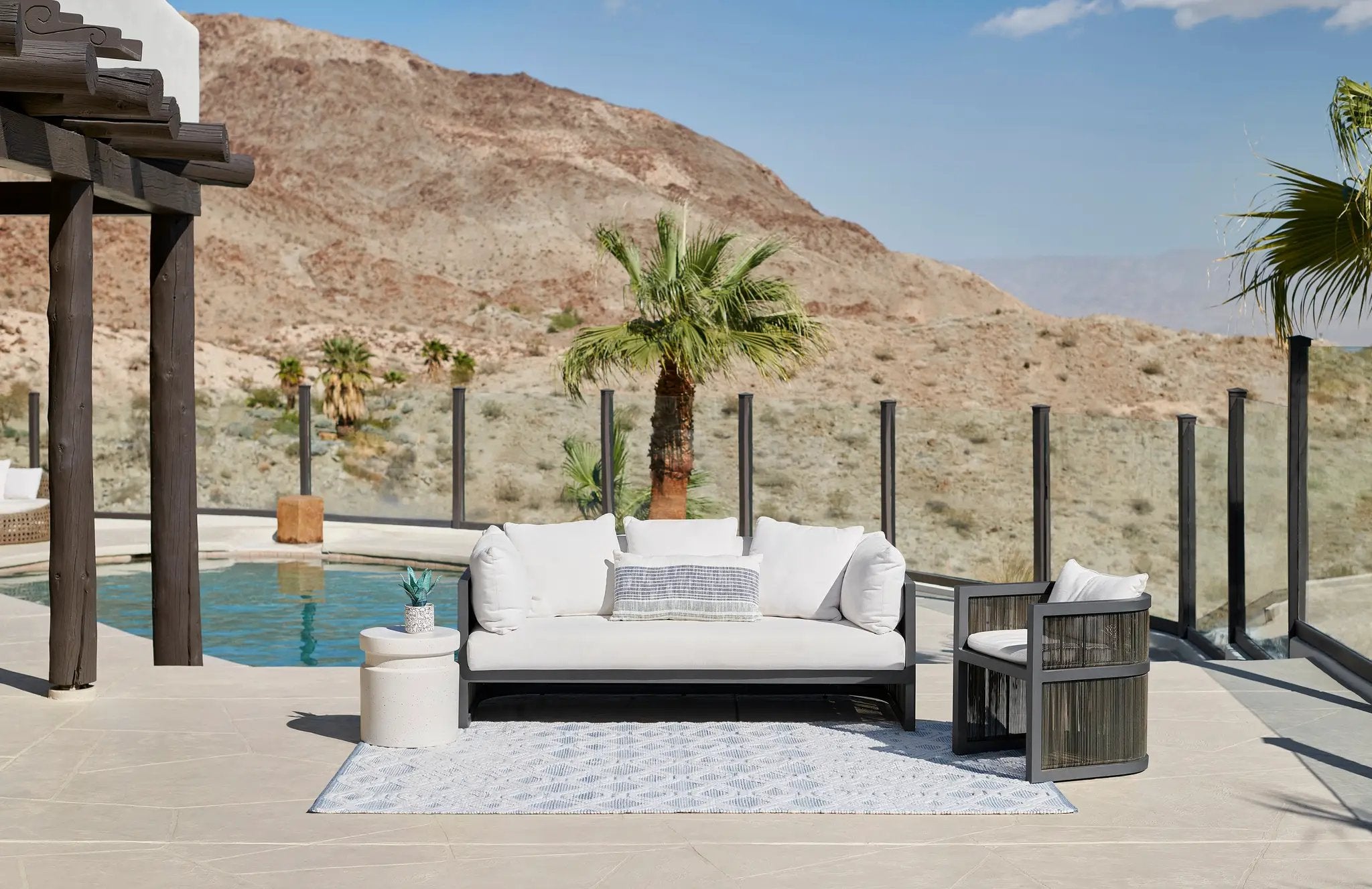 Hermosa HRM-1 Light-Blue Area Rug by Momeni