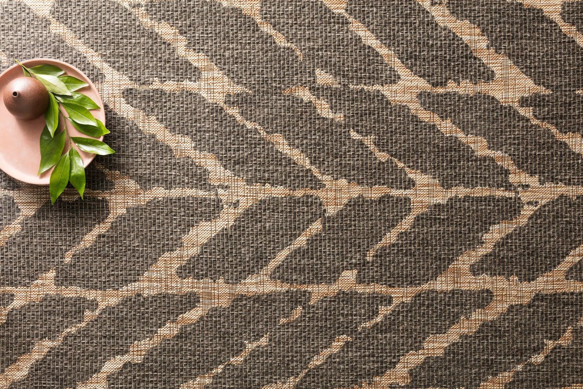 Isle IE-02 Charcoal / Mocha Area Rug by Loloi