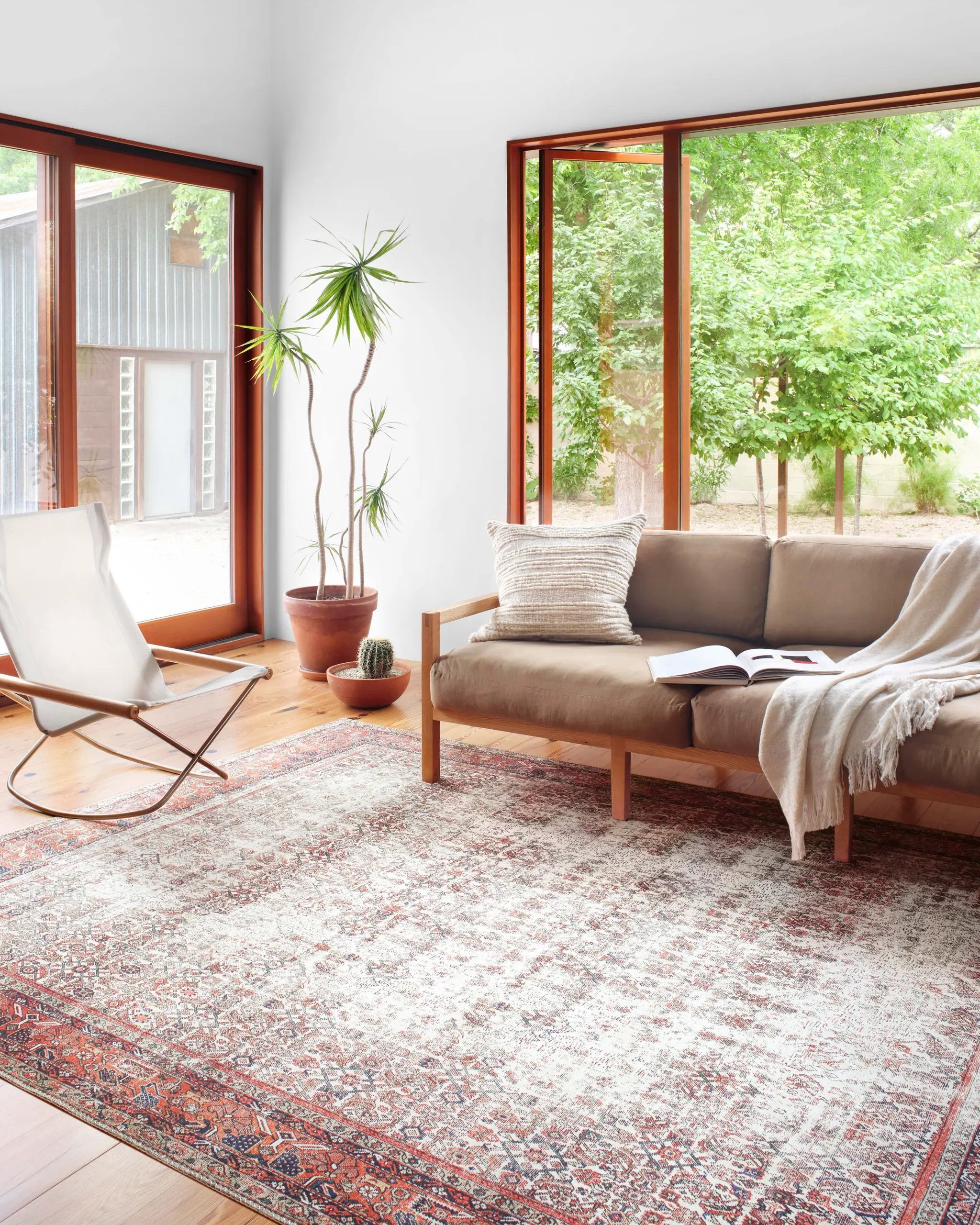 Layla LAY-12 Ivory / Brick Area Rug by Loloi
