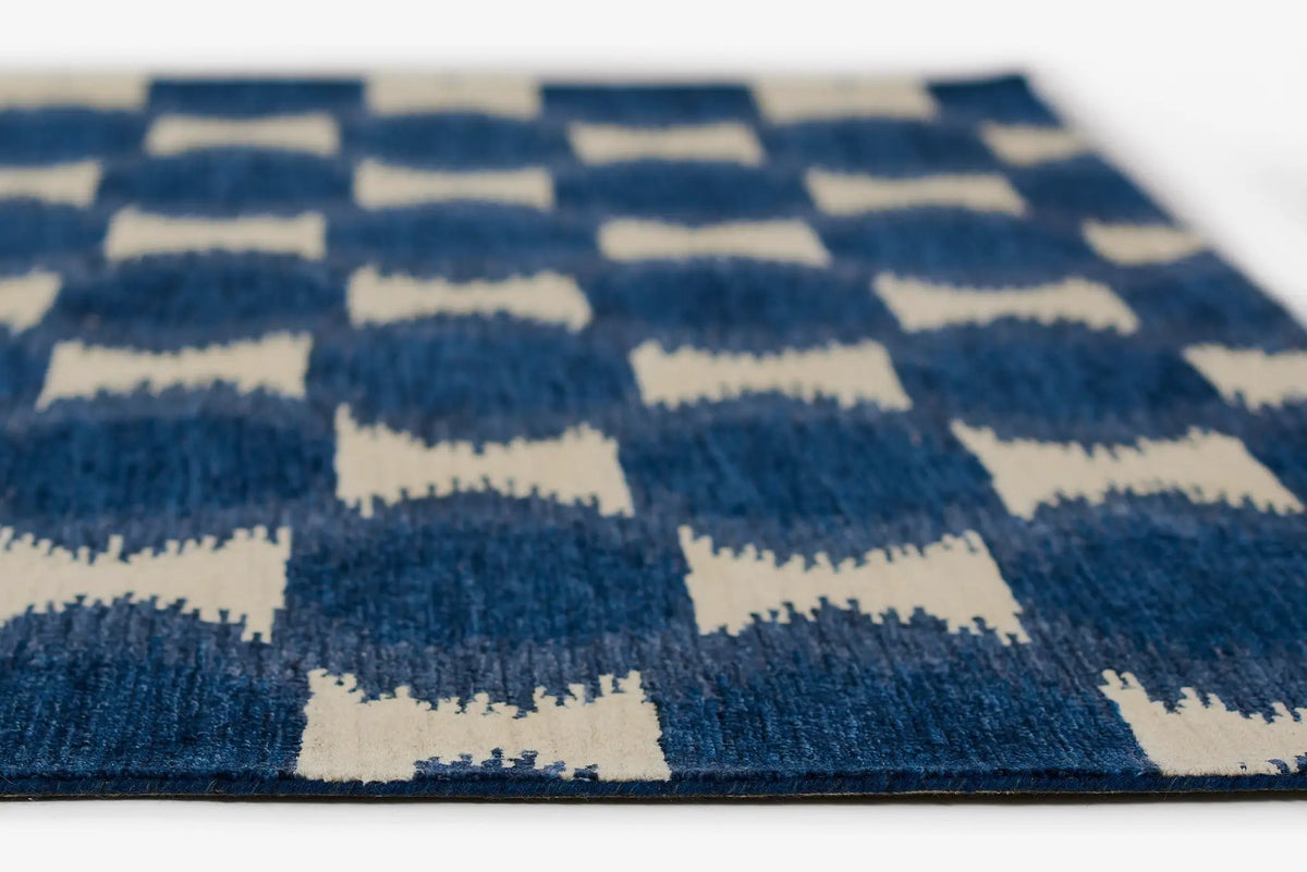 Leiden LEI-1 Navy Area Rug by Momeni
