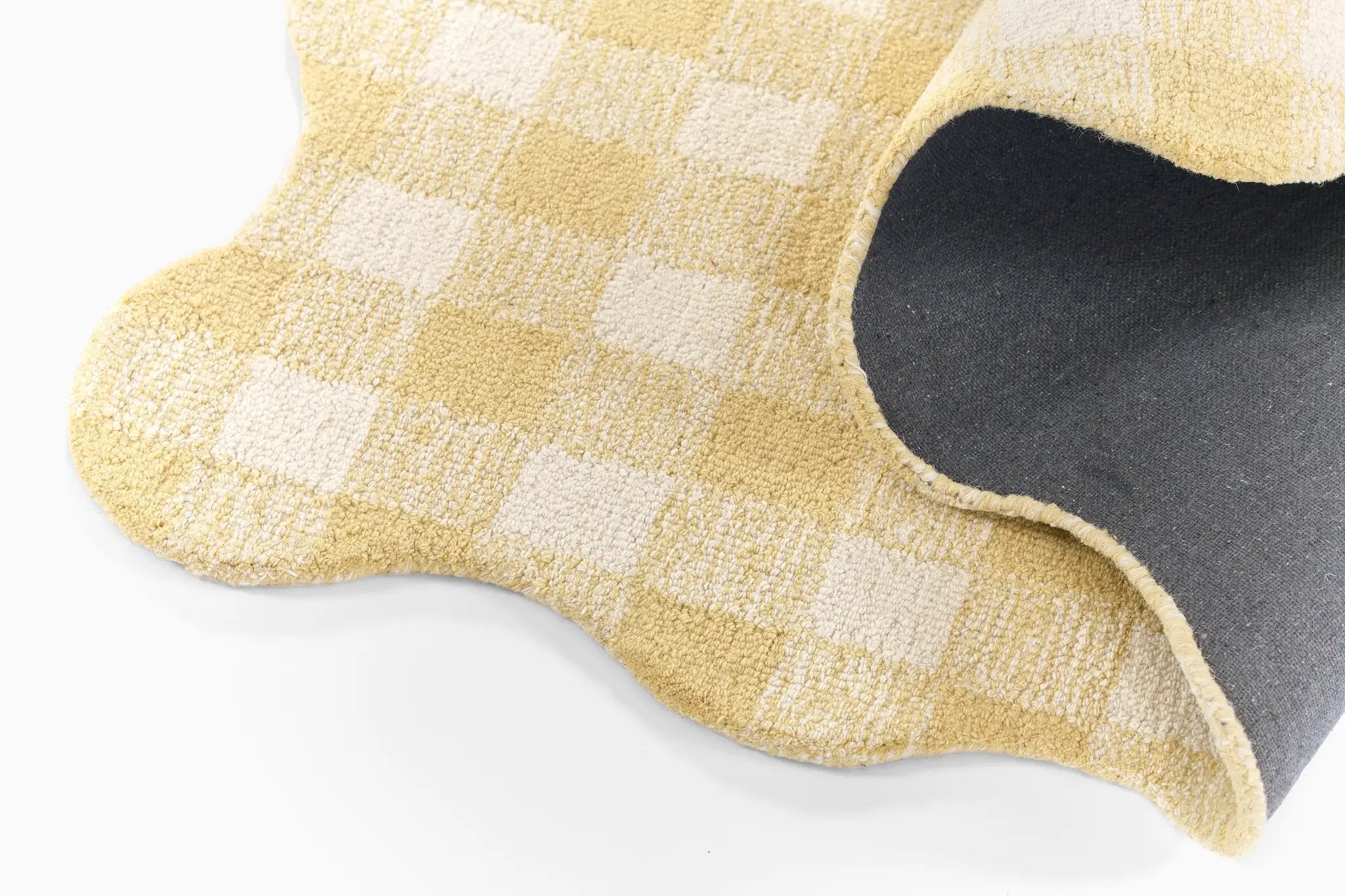 Lily LIY-1 Yellow Area Rug by Momeni