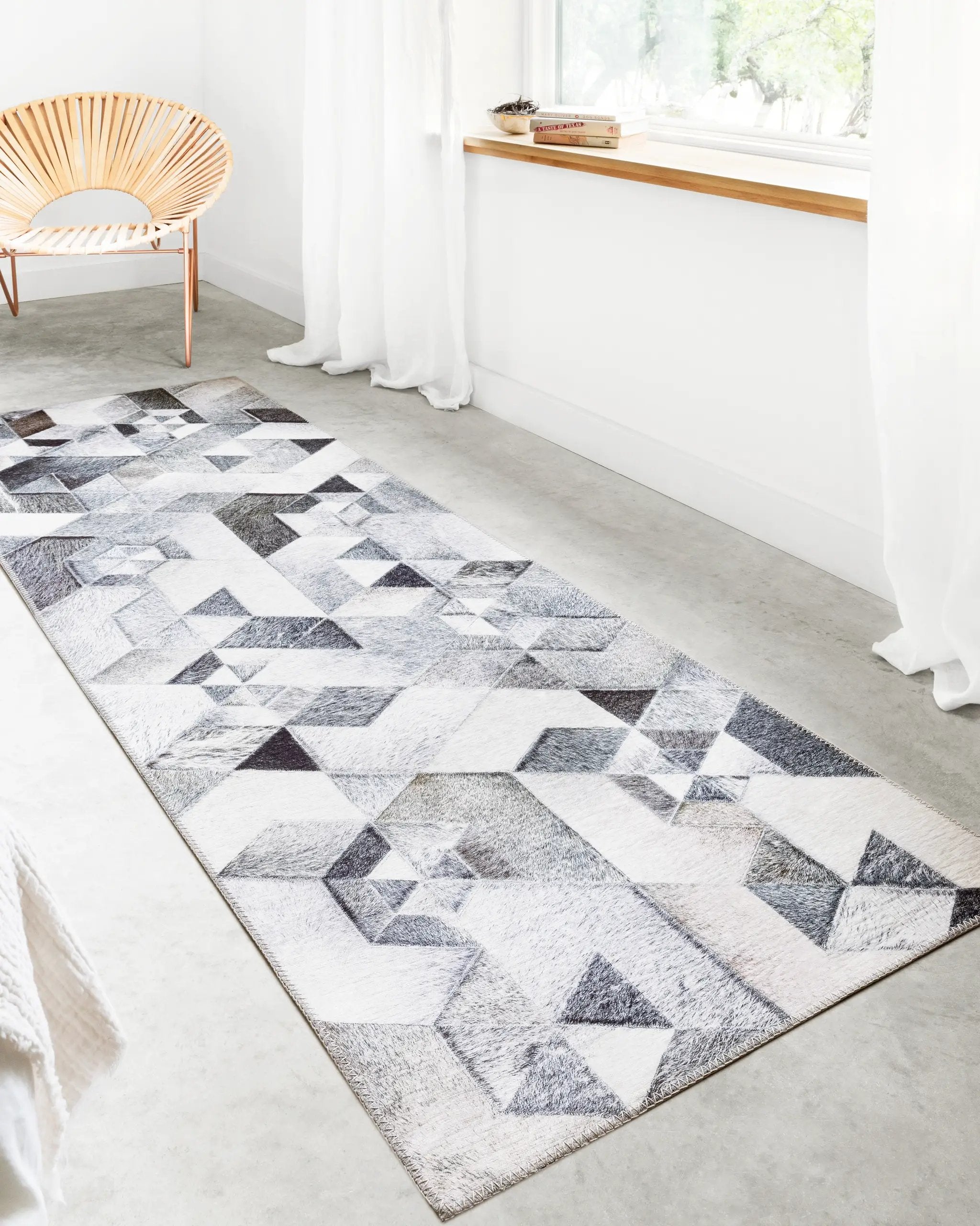 Maddox MAD-03 Grey / Ivory Area Rug by Loloi