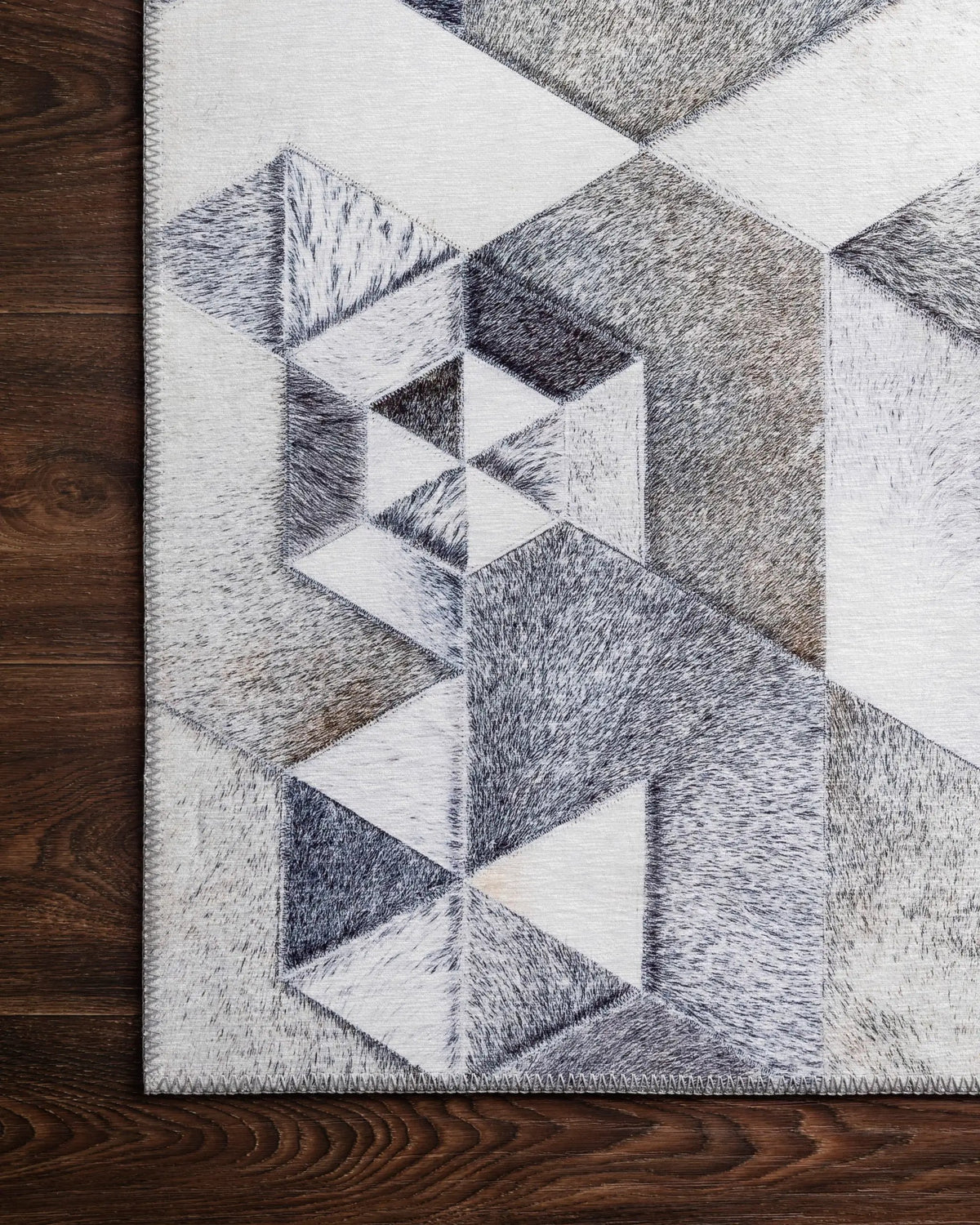 Maddox MAD-03 Grey / Ivory Area Rug by Loloi