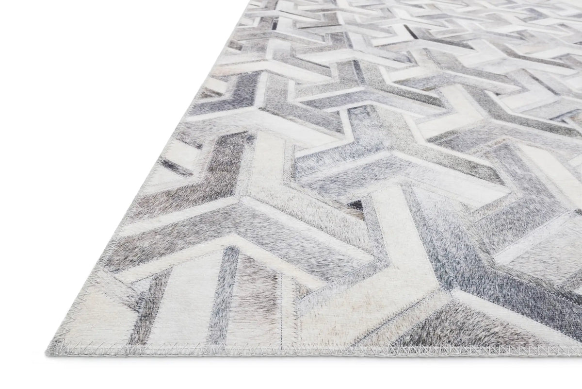Maddox MAD-05 Silver / Ivory Area Rug by Loloi