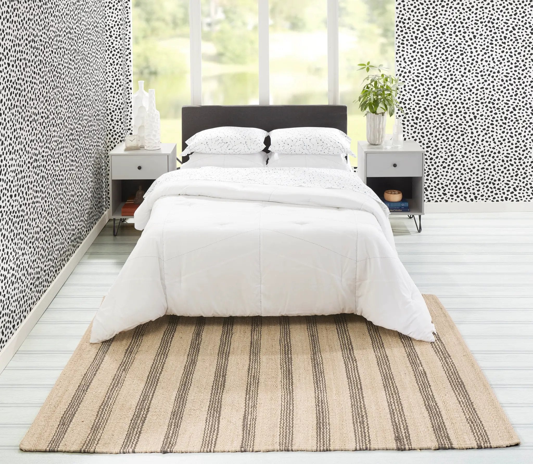 Montauk MTK-2 (Lighthouse) Charcoal Area Rug by Novogratz by Momeni