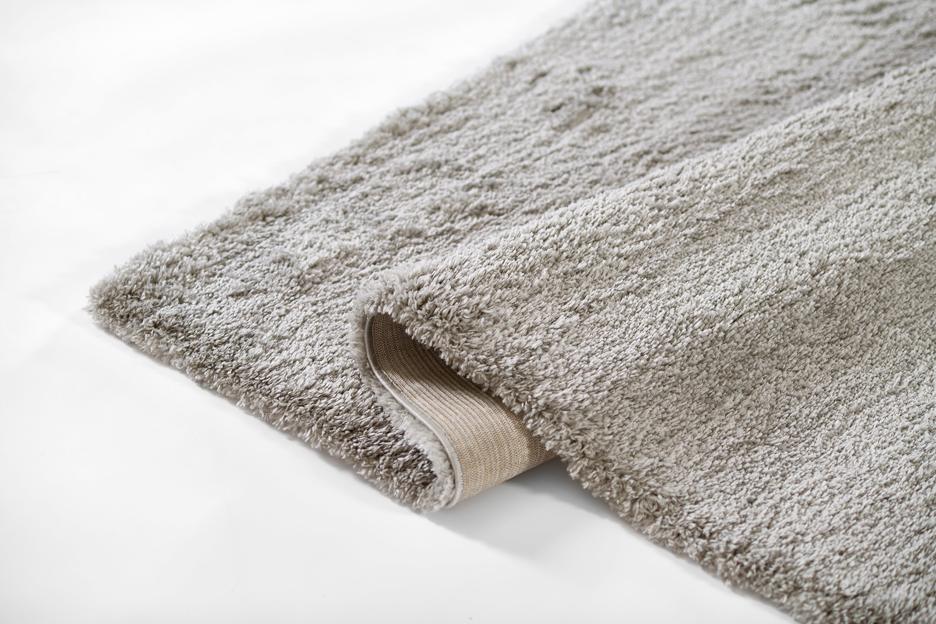 Novogratz Nola Shag NS-01 Light Grey Area Rug by Momeni