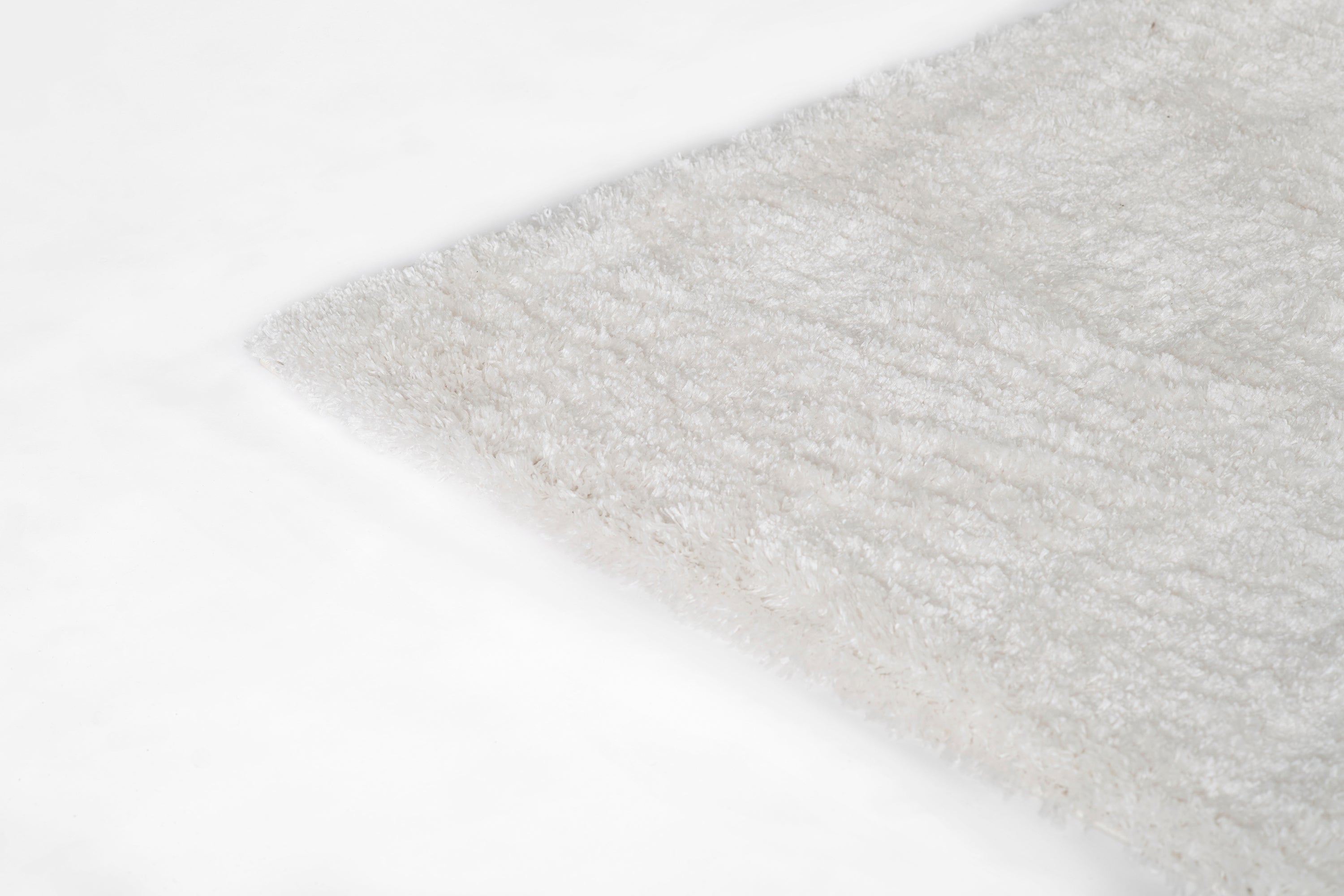 Novogratz Nola Shag NS-01 Snow Area Rug by Momeni