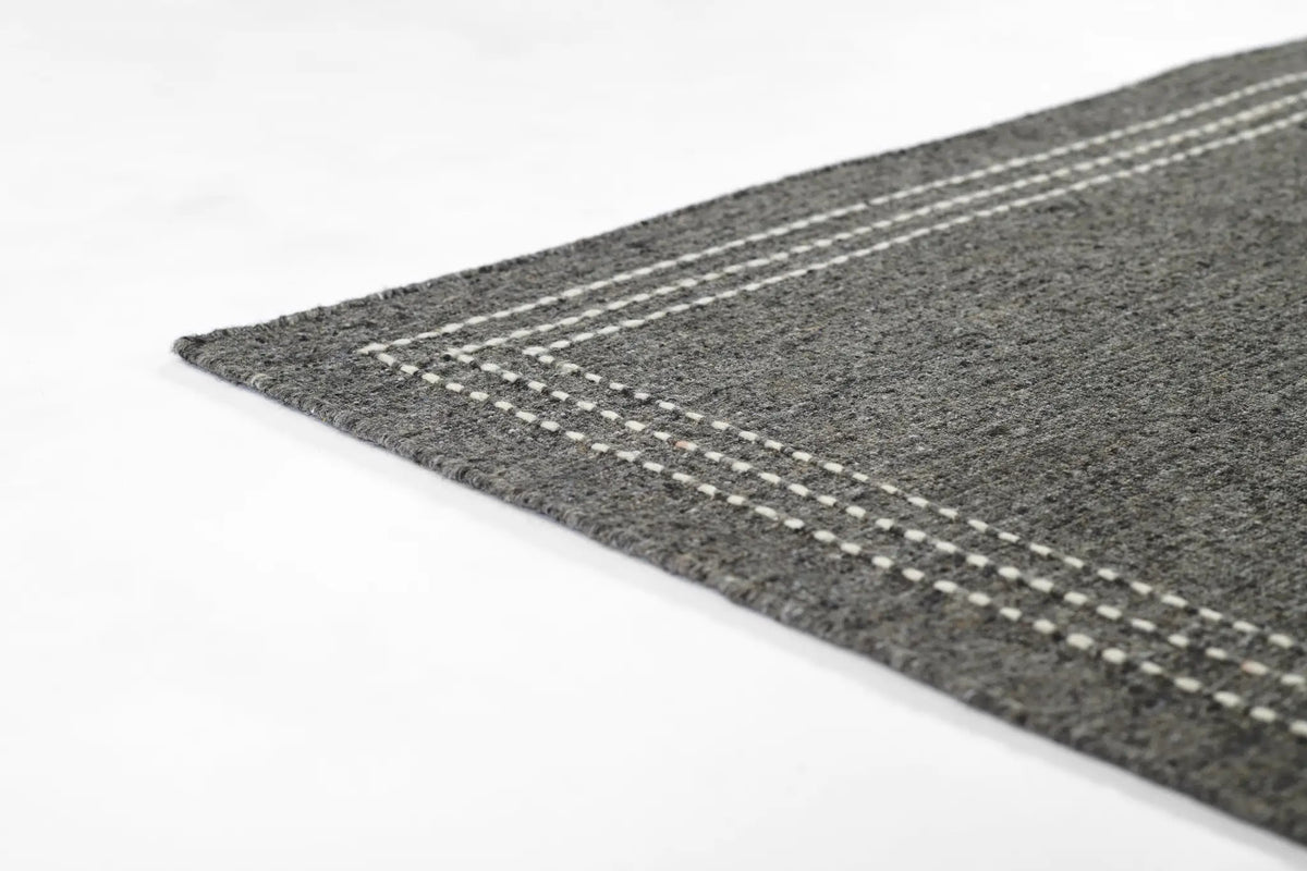 Oliver OLI-3 Charcoal Area Rug by Momeni