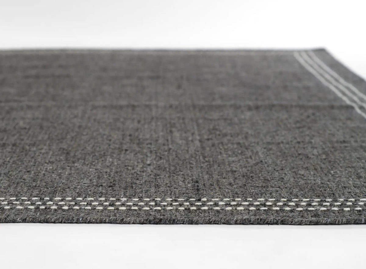 Oliver OLI-3 Charcoal Area Rug by Momeni