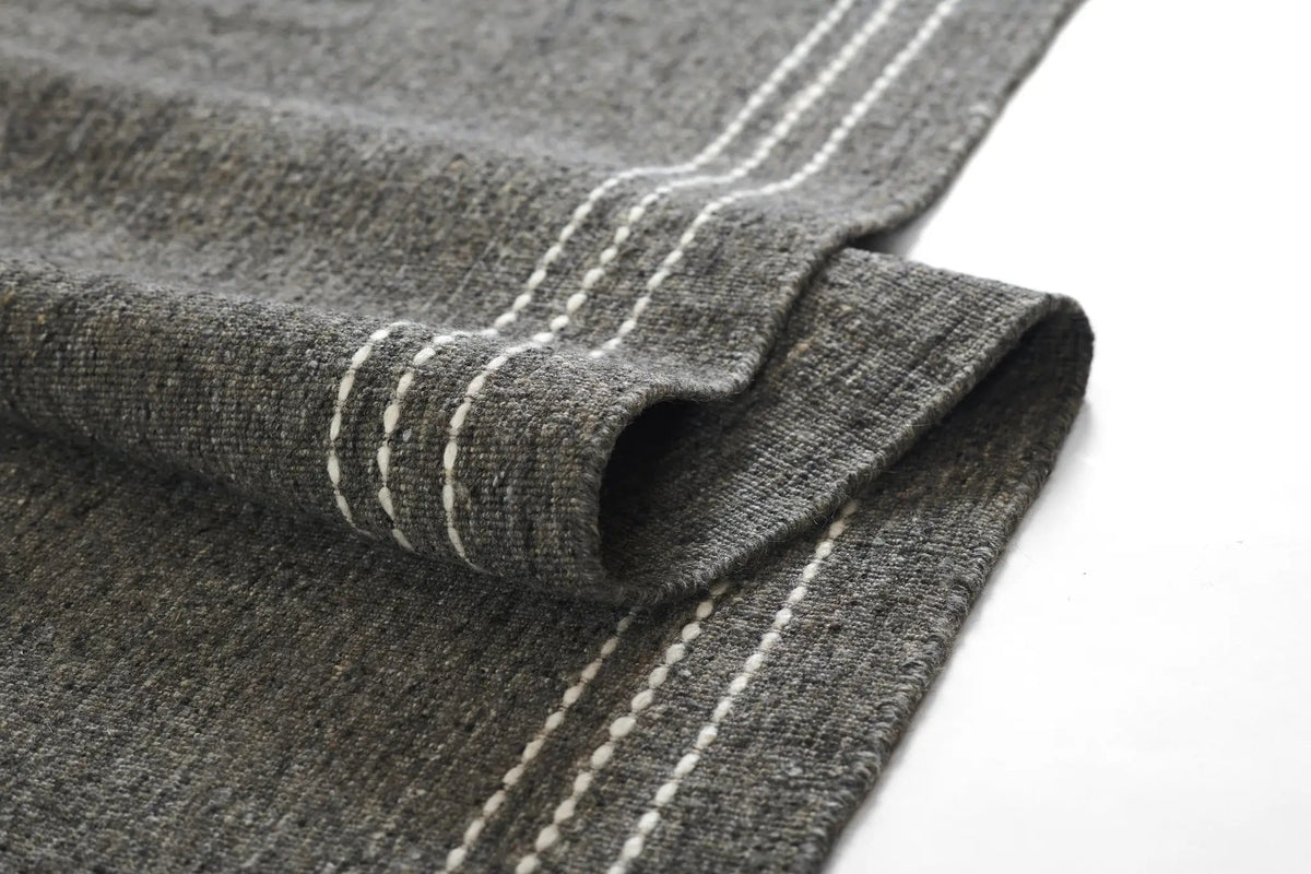 Oliver OLI-3 Charcoal Area Rug by Momeni