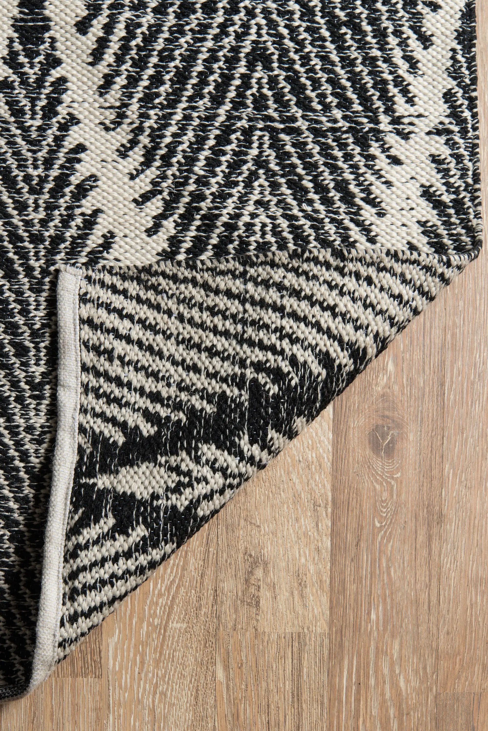 River RIV-1 (Beacon) Black Area Rug by Erin Gates by Momeni