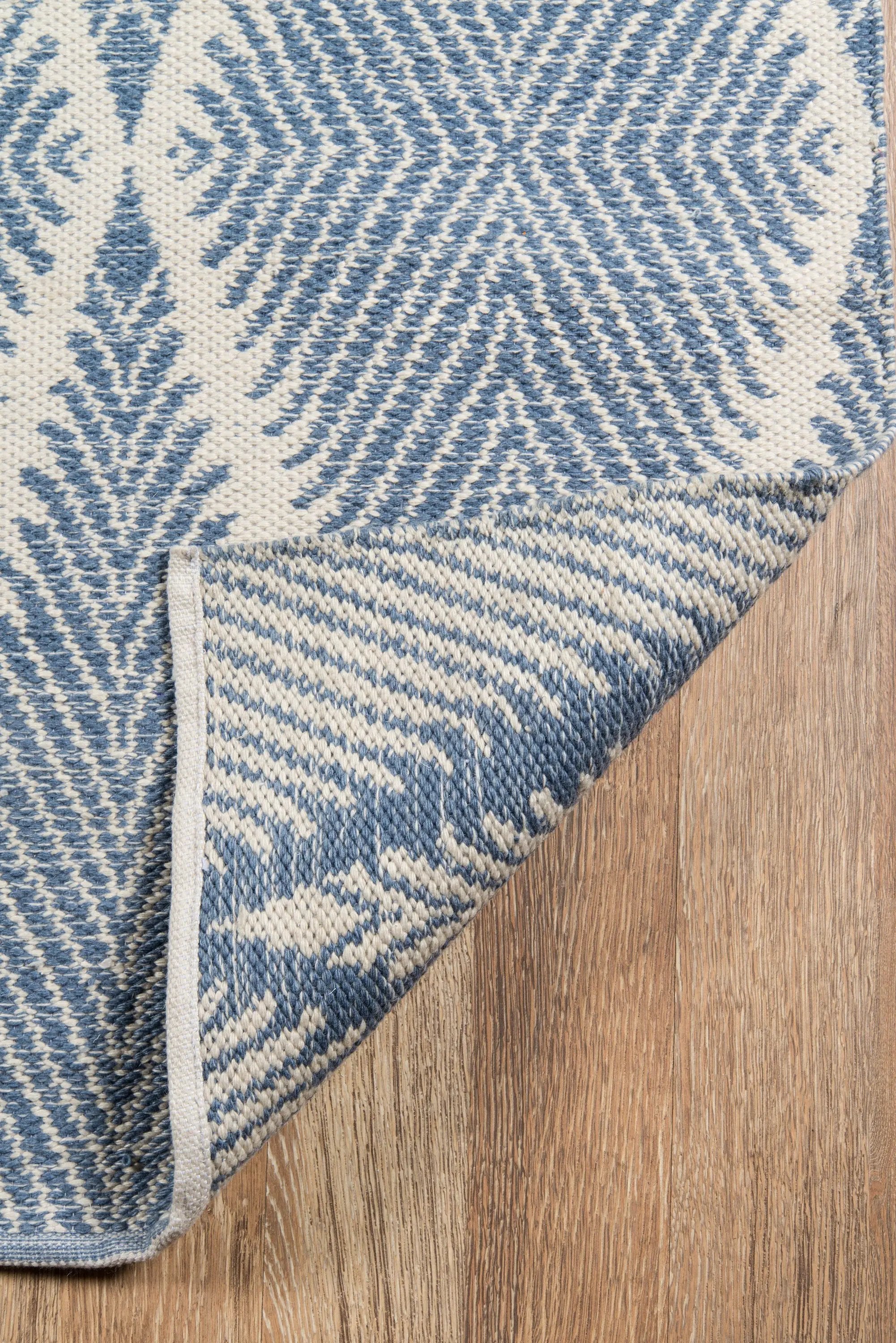 River RIV-1 (Beacon) Denim Area Rug by Erin Gates by Momeni